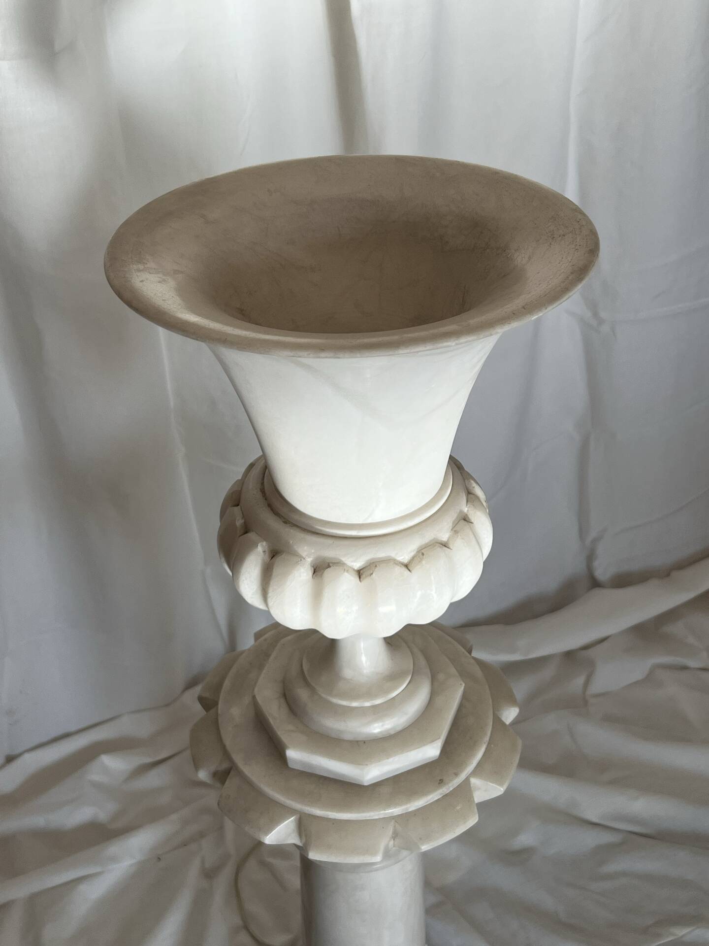 Alabaster lamp in neoclassical style