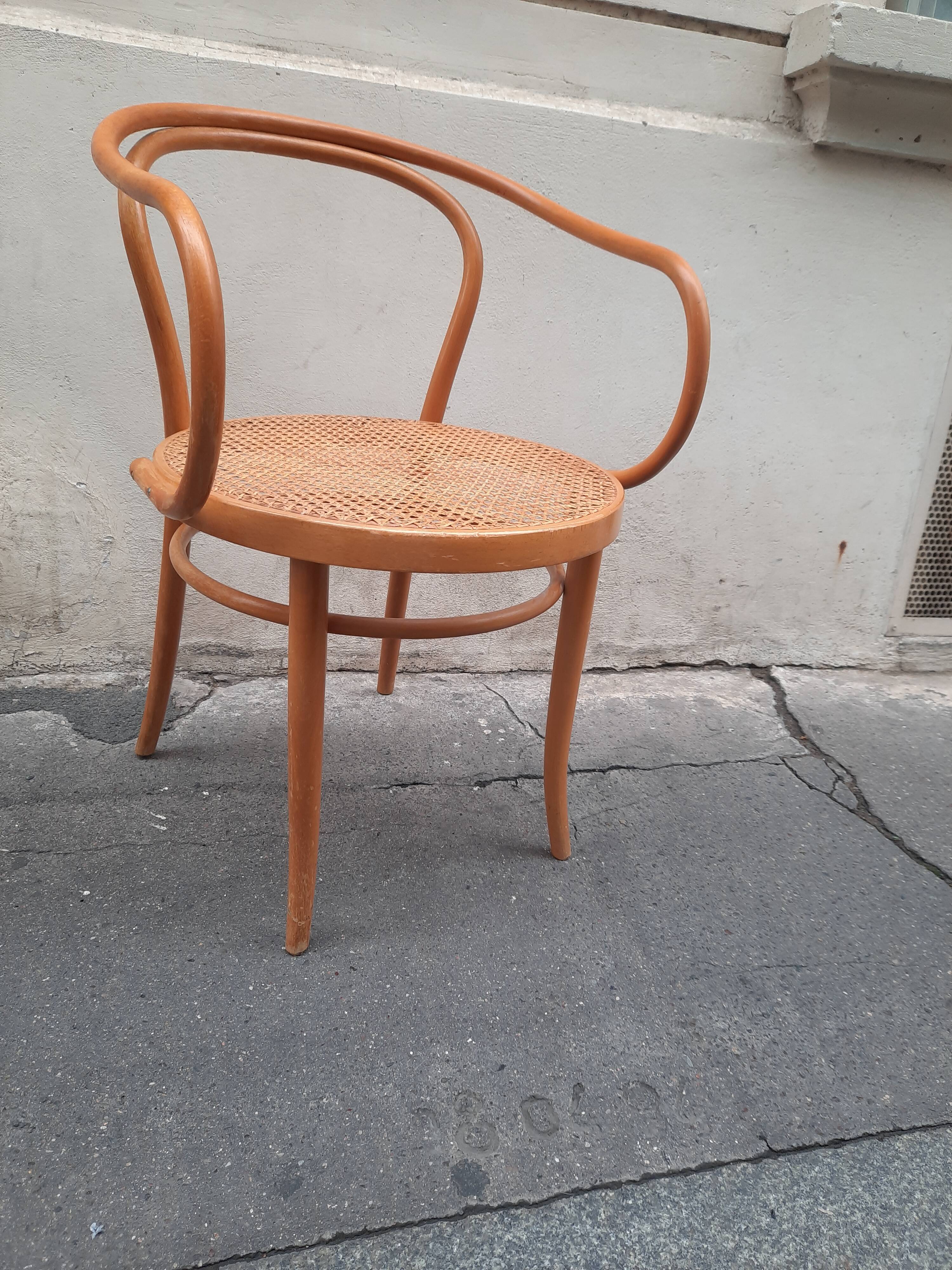 Chair Thonet says Le Corbusier