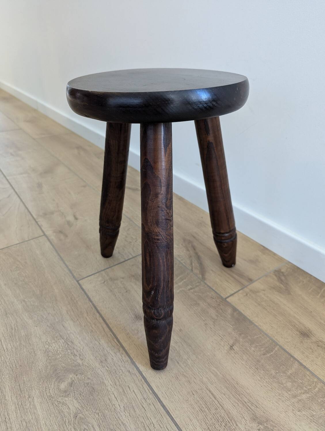 Tabouret tripode en bois