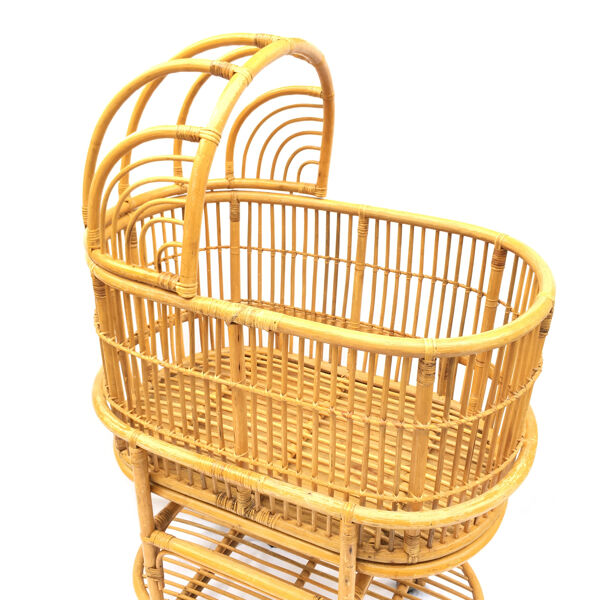 Berceau en rotin vintage pour bébé