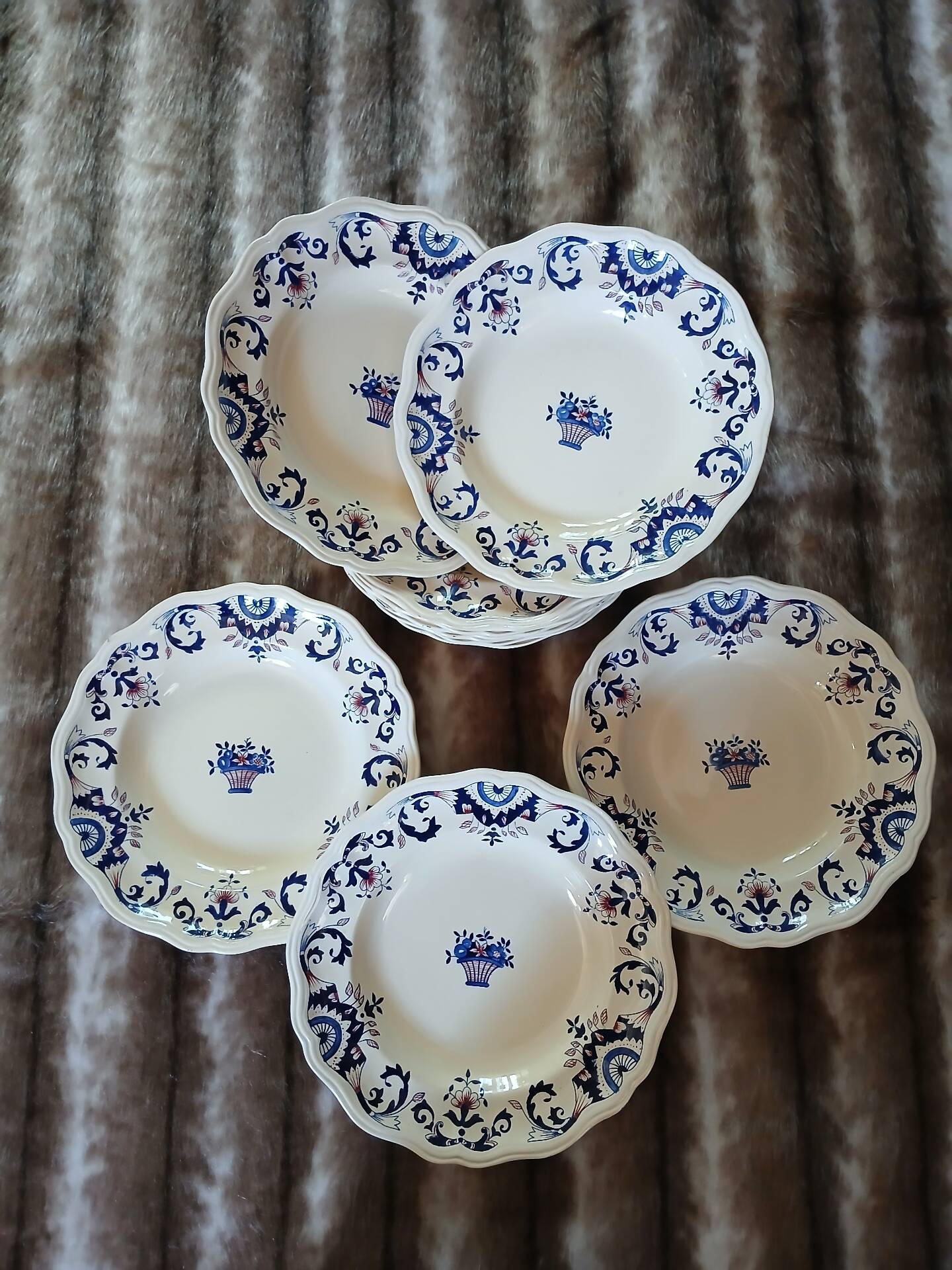 11 assiettes creuses "Rouennais " de Longchamp 