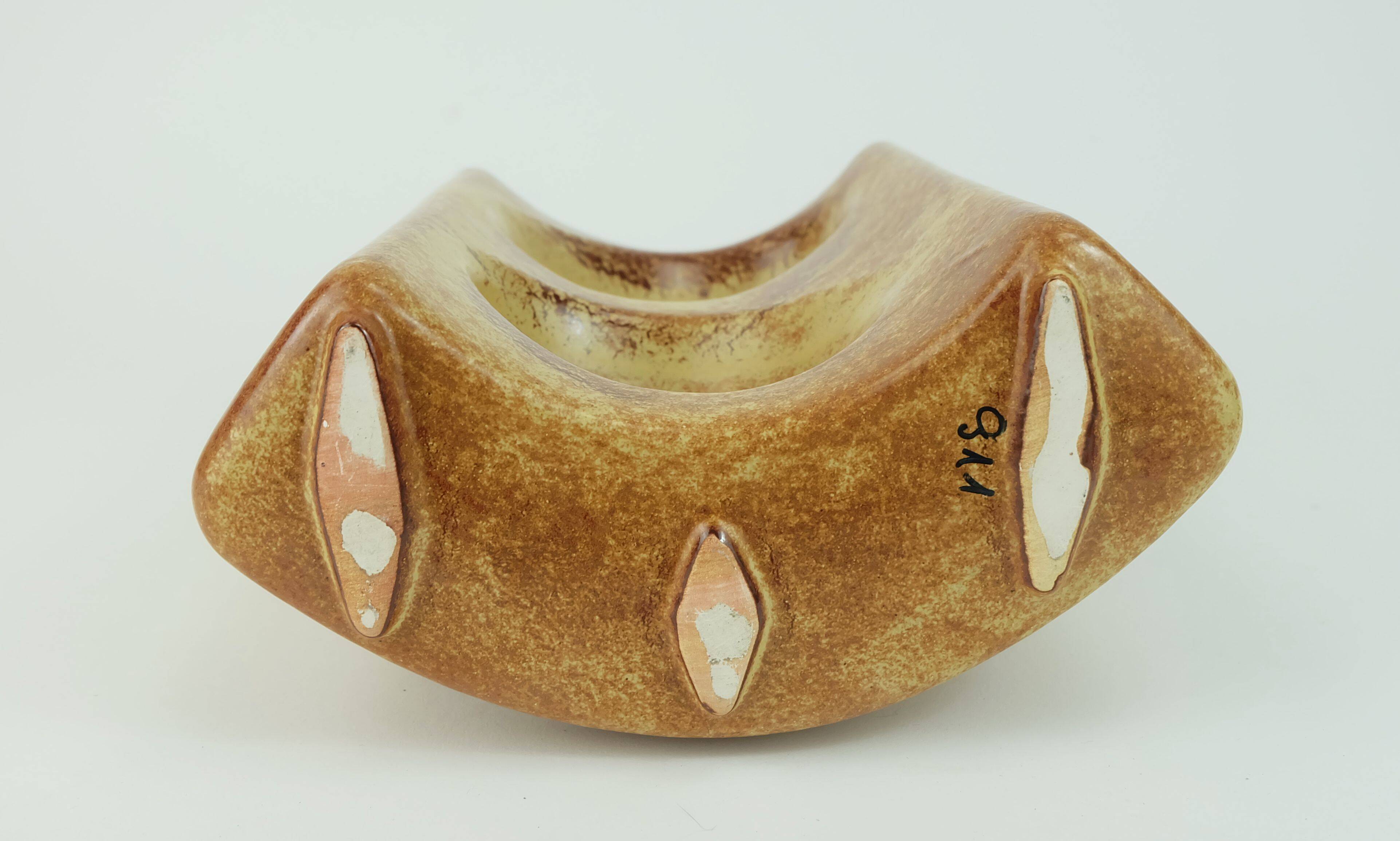 Very beautiful sculptural bertoncello italy ceramic vase roberto rigon 1970s model 911