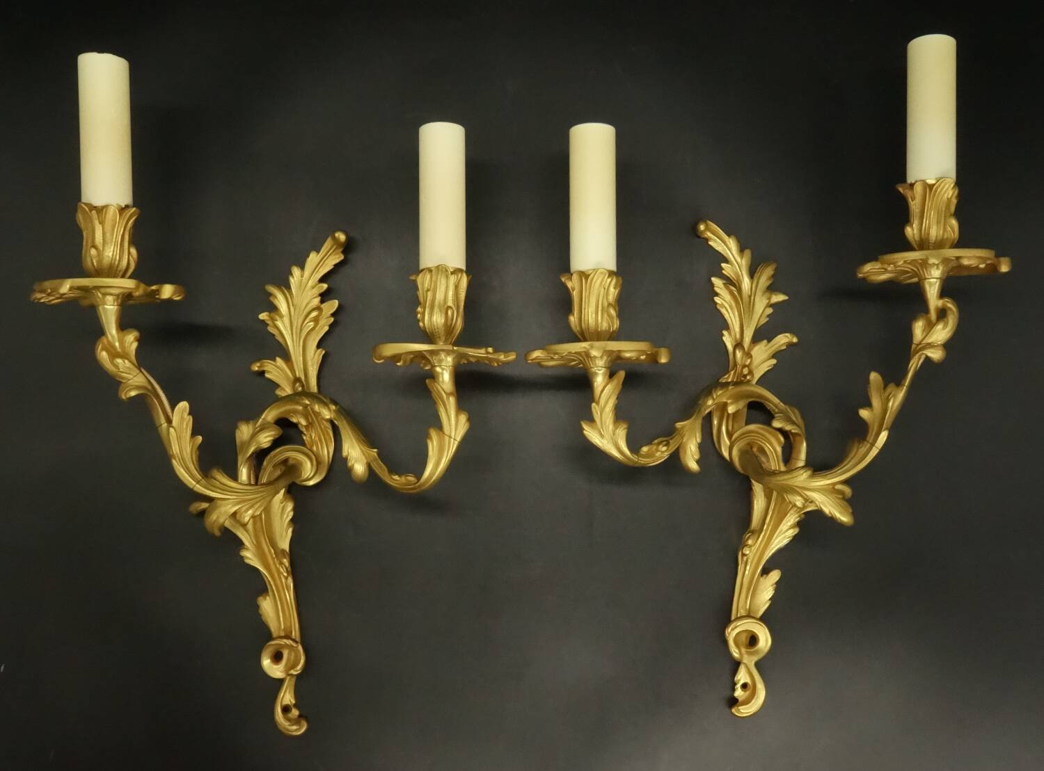 Large pair of stamped wall sconces in Louis XV style - gilded bronze