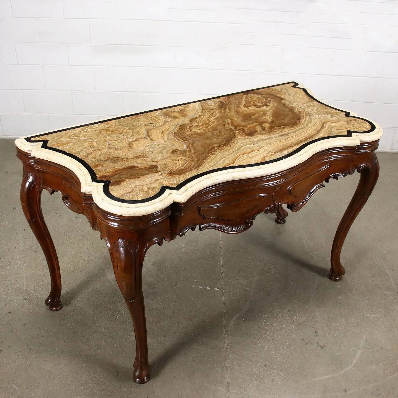 Baroque Venetian console in walnut, alabaster and marble, Italy 18th century.