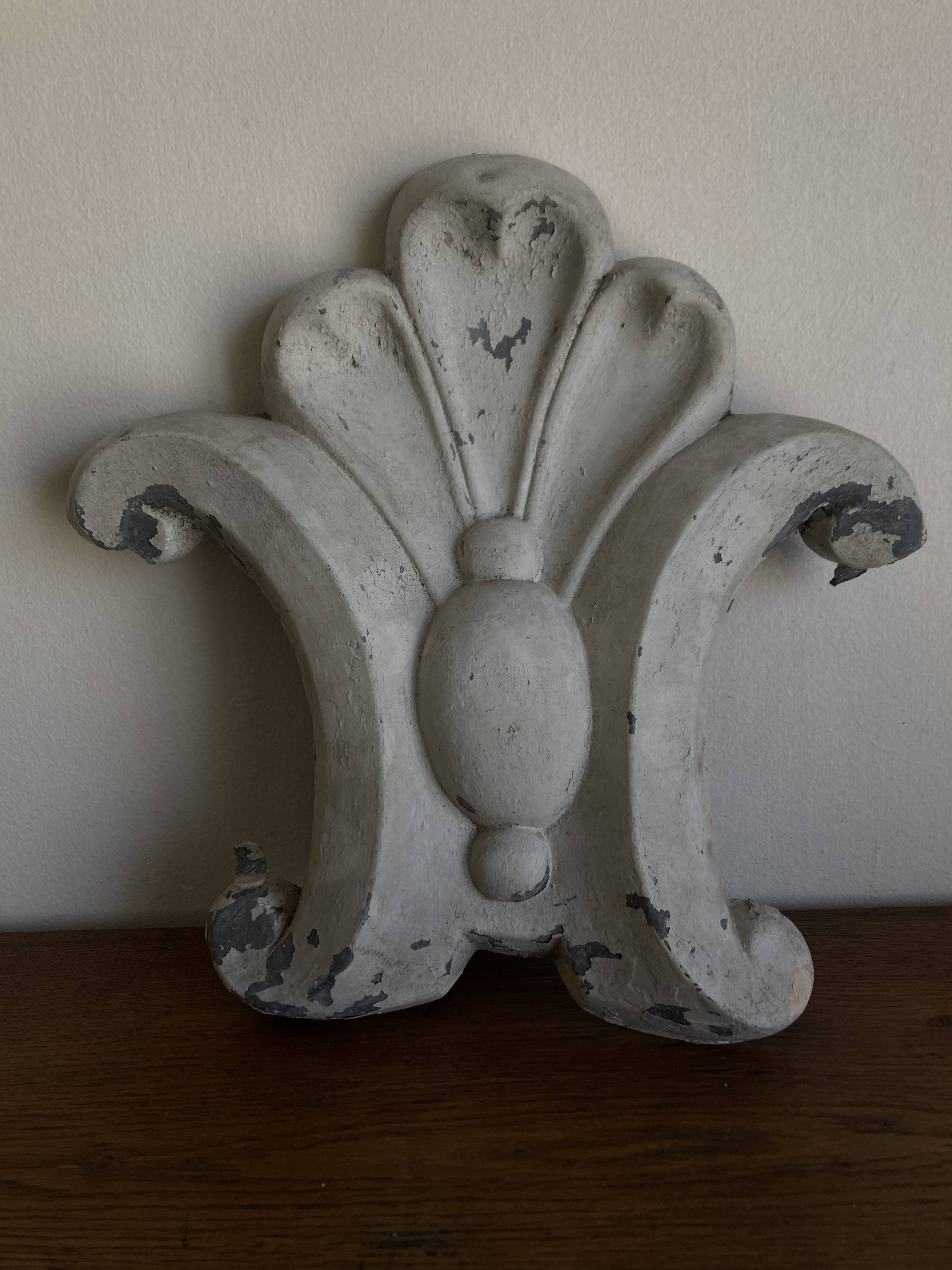 Neo-classical acanthus leaf bas-relief 19th century