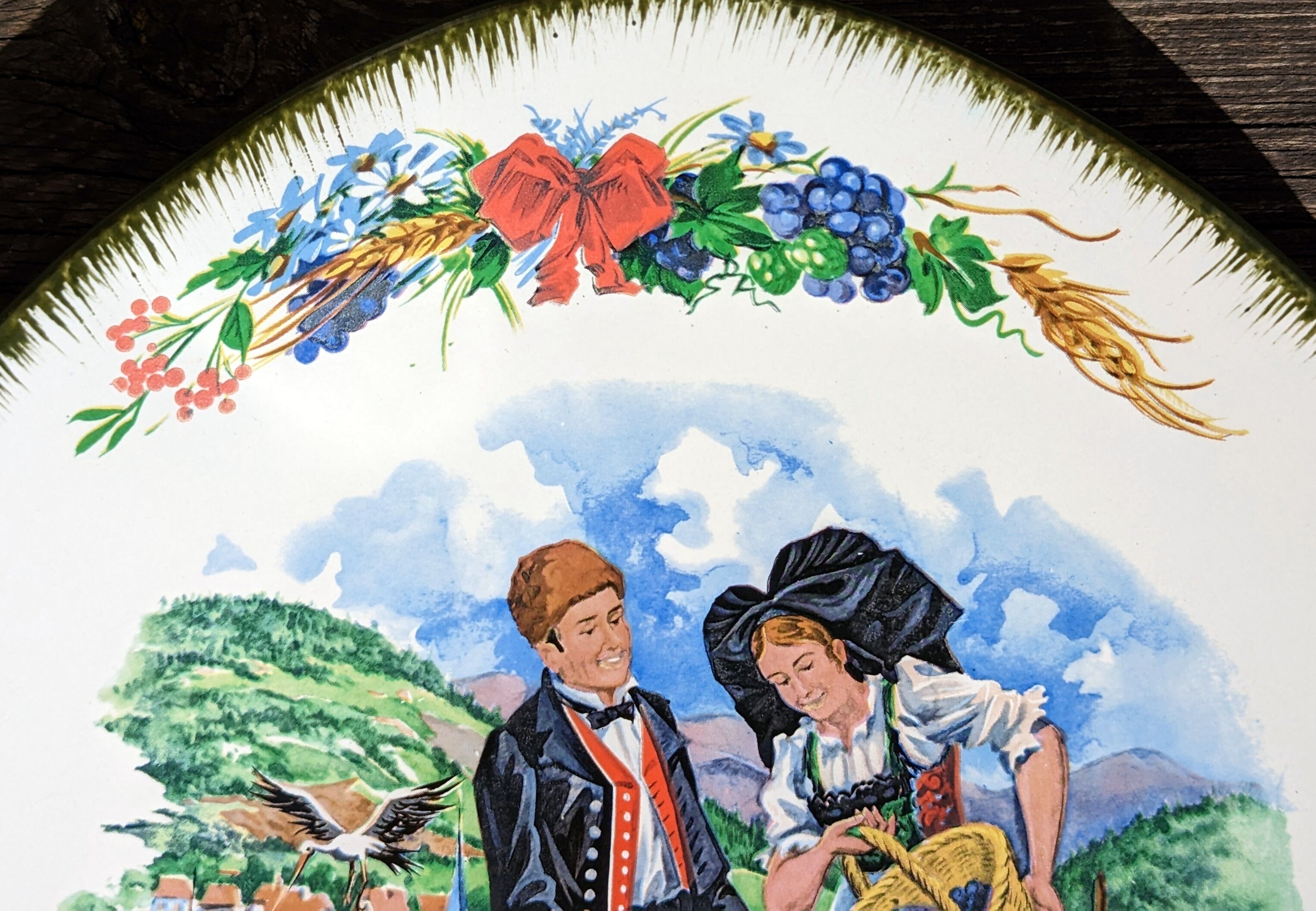 Plate, Wall lamp - Keller & Guérin Luneville - Earthenware - Alsace / Harvest / Riquewihr