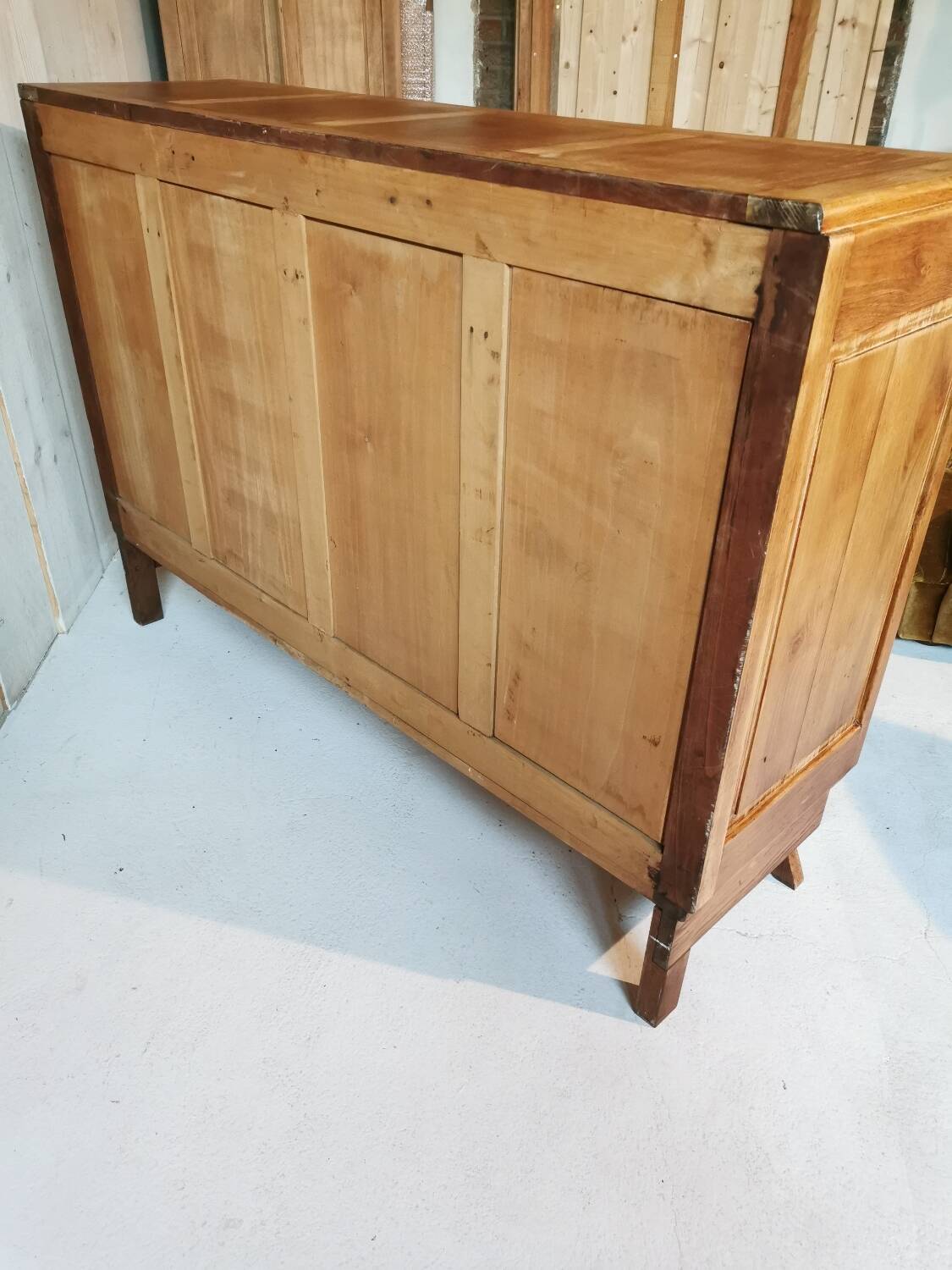 Compass feet sideboard