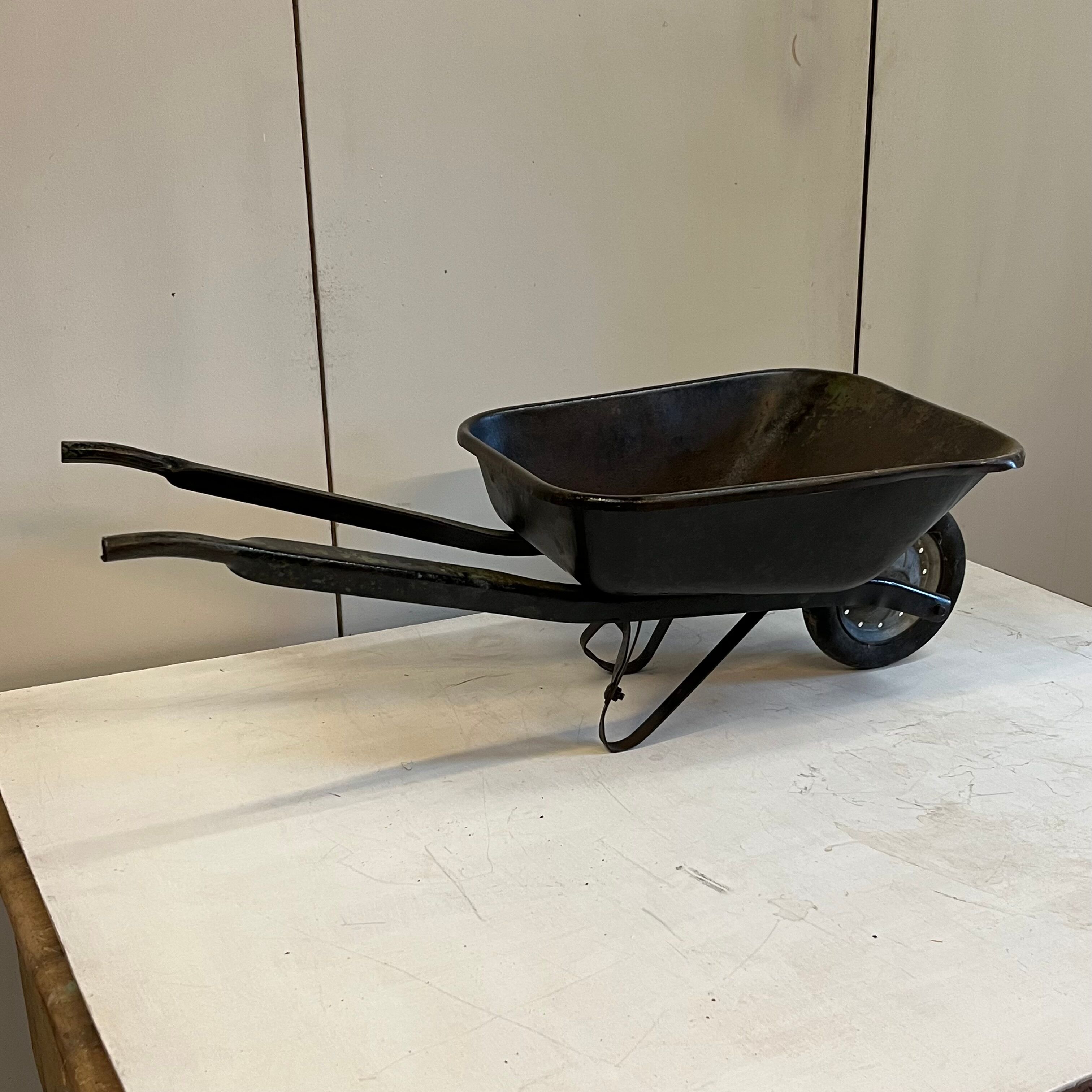 Children's wheelbarrow