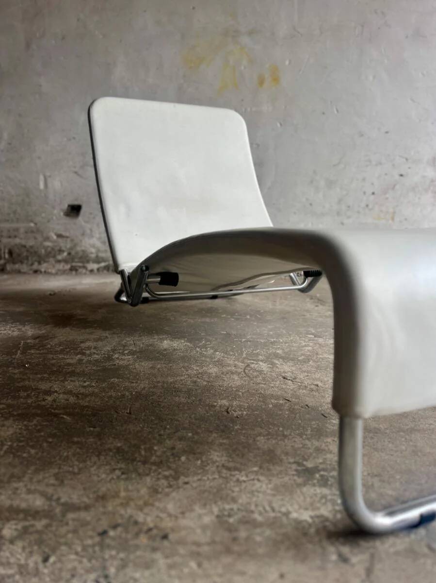 White leather Tuoli lounge chair by Antti Nurmesniemi for Cassina (1970) — chrome frame