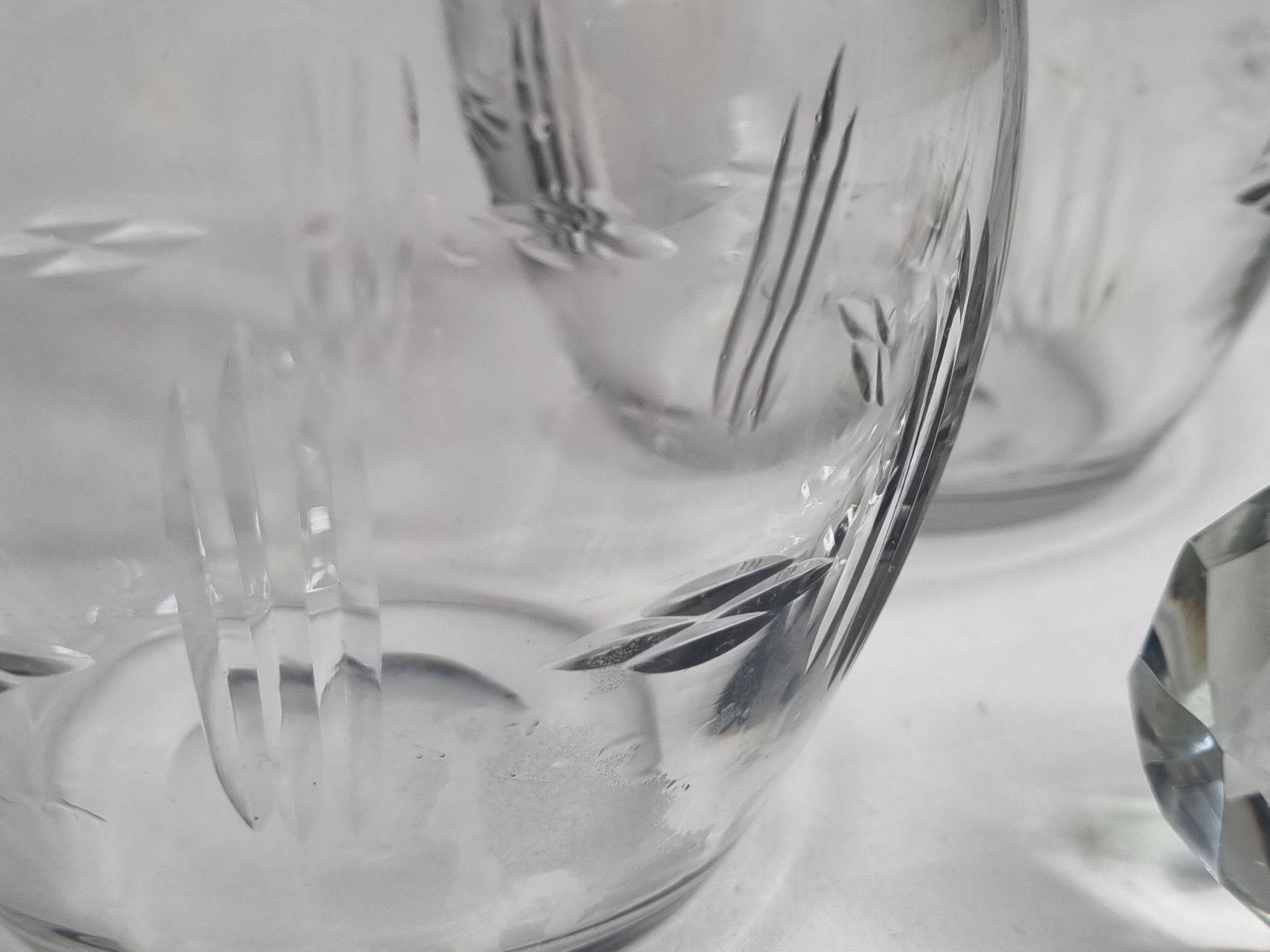 Pair of carafes in cut crystal XIX th, 31 cm