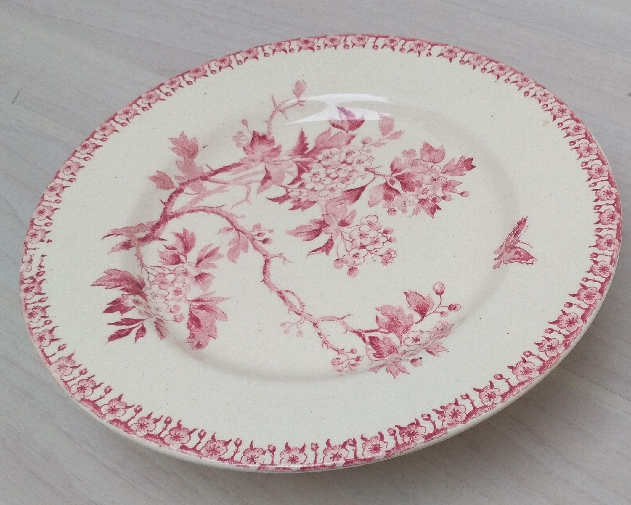 Cake dish on foot in iron earth of Gien model Pink hawthorn