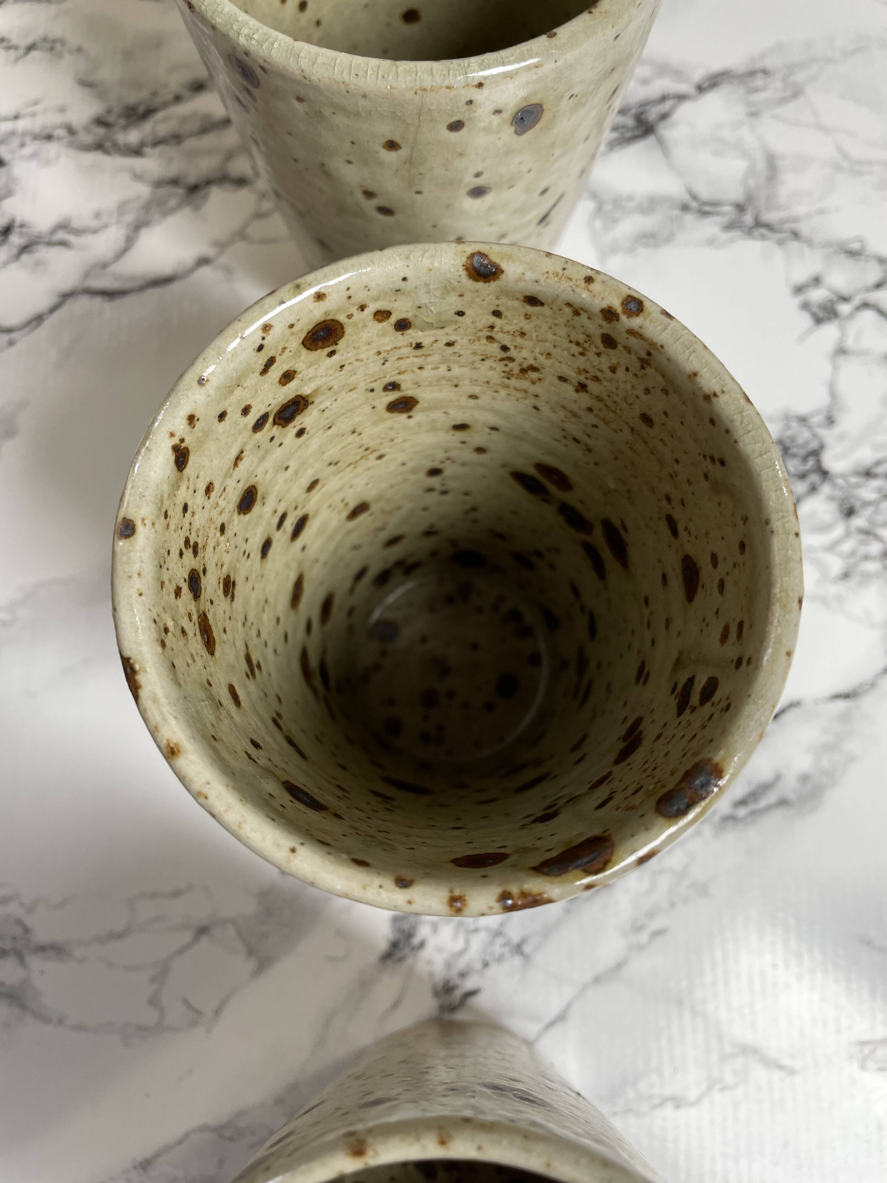 Beige pyrite stoneware mugs