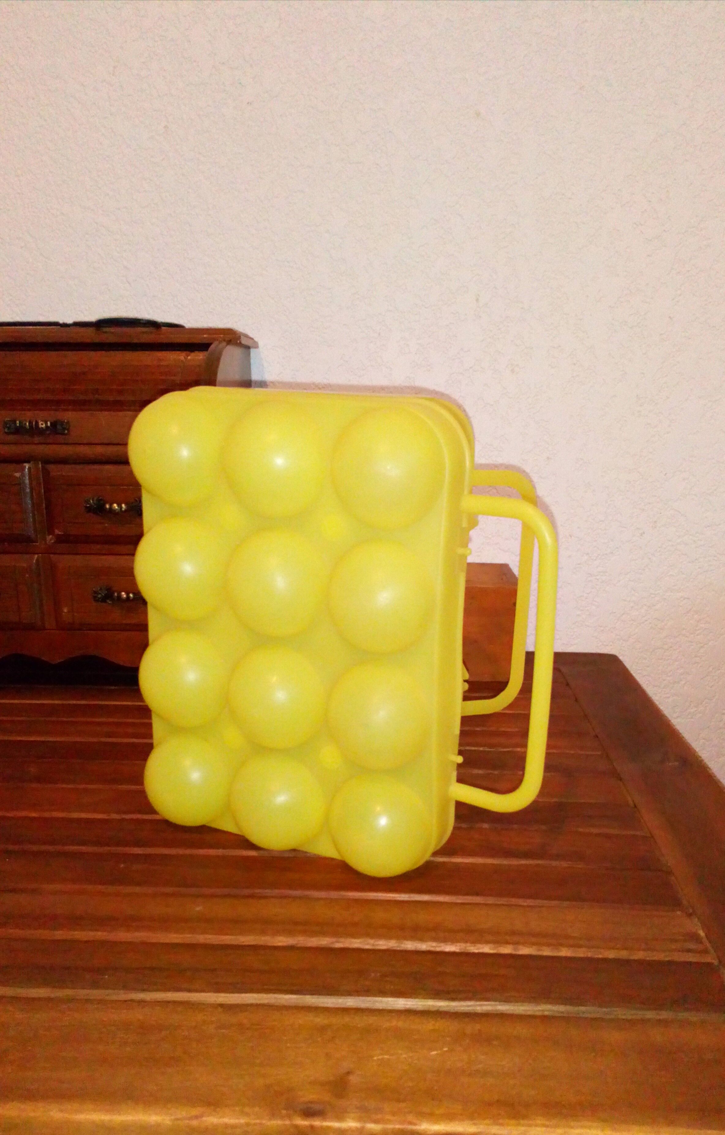 Boîte à oeufs vintage jaune