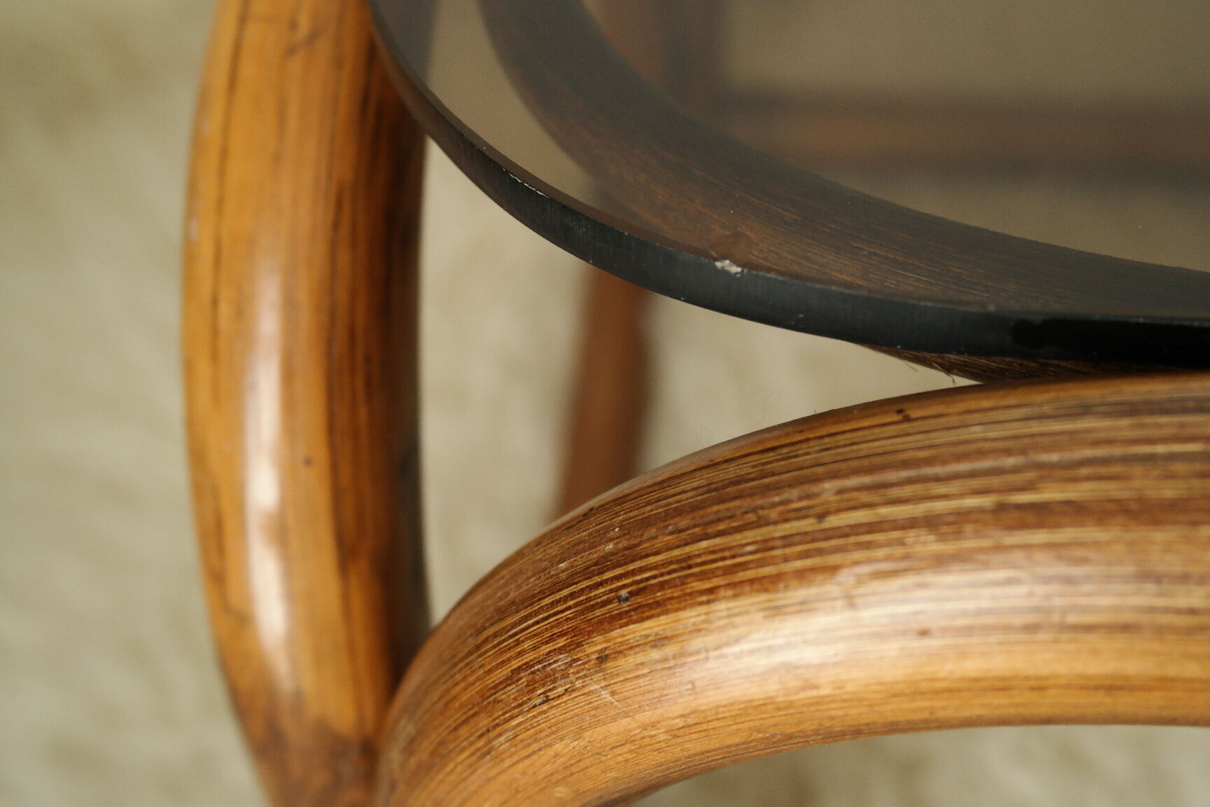 Table basse en bambou et verre fumé vintage