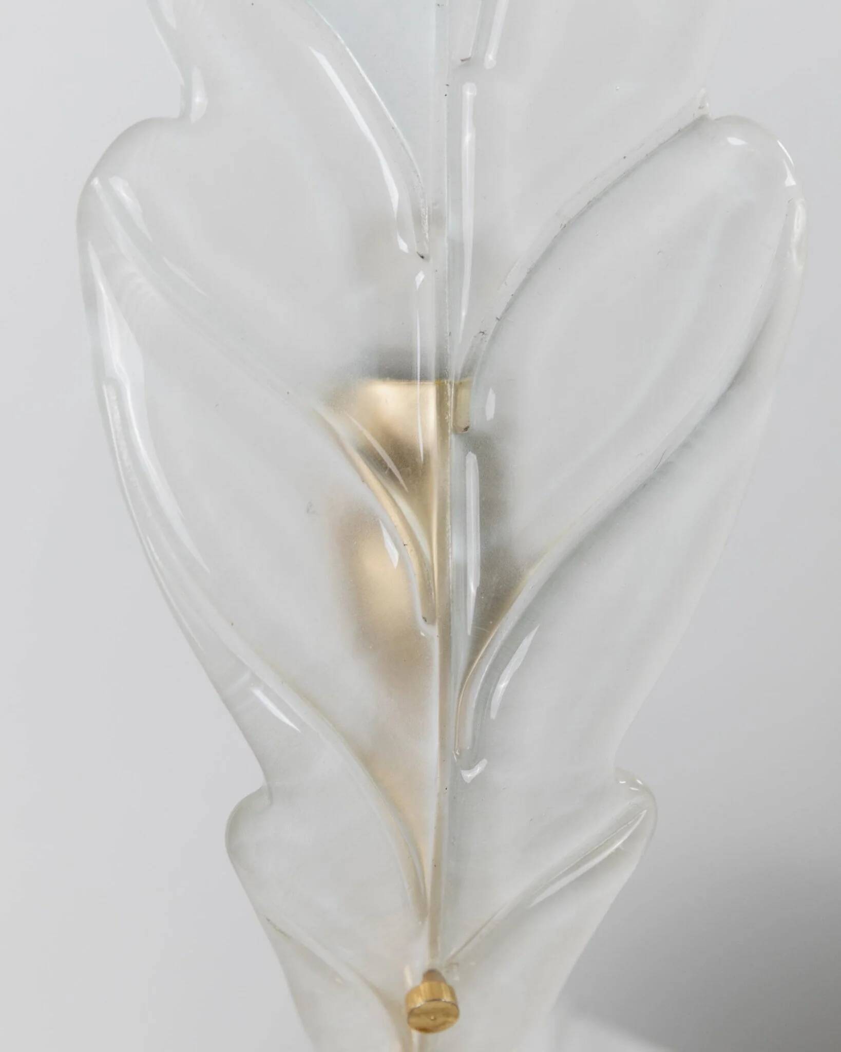Vintage Murano Glass Table Lamp – White Opal Leaf-Shaped Glass with Blue Accent, Gold Metal Fittings, Italy 1980s