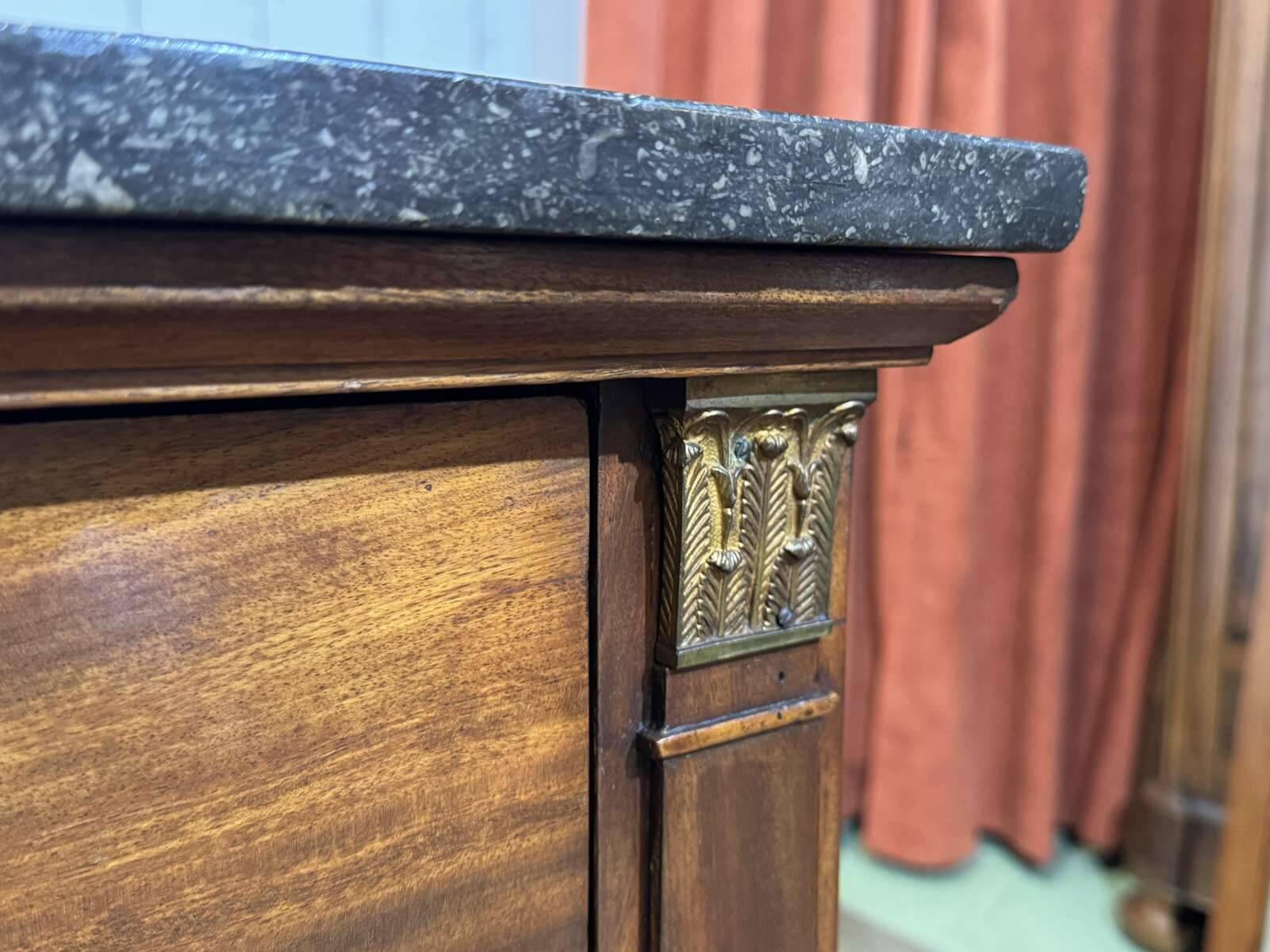 Commode Empire en acajou et dessus marbre XIXème
