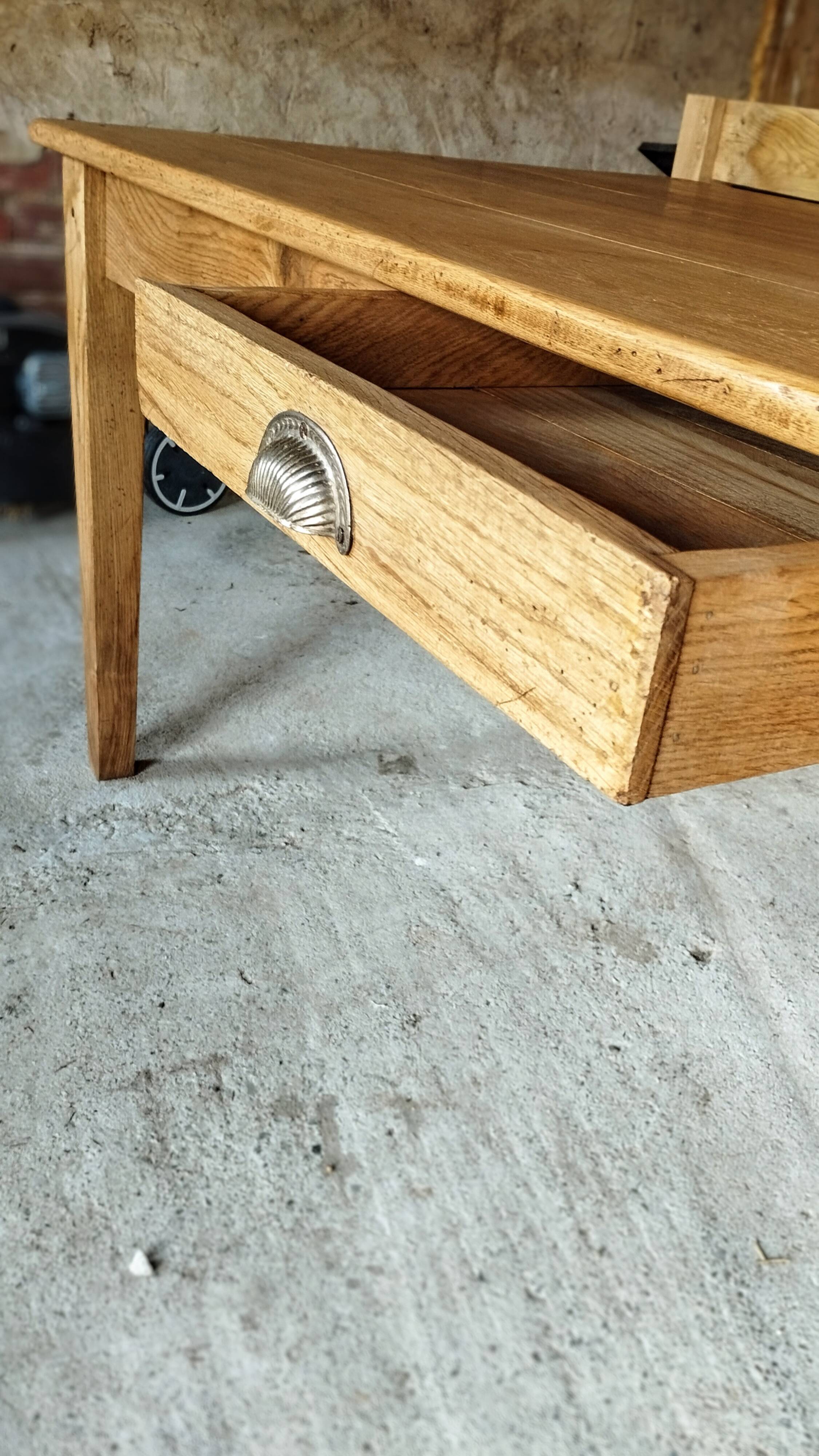 Rustic farmhouse table in solid oak with antique patina finish 200 x 90