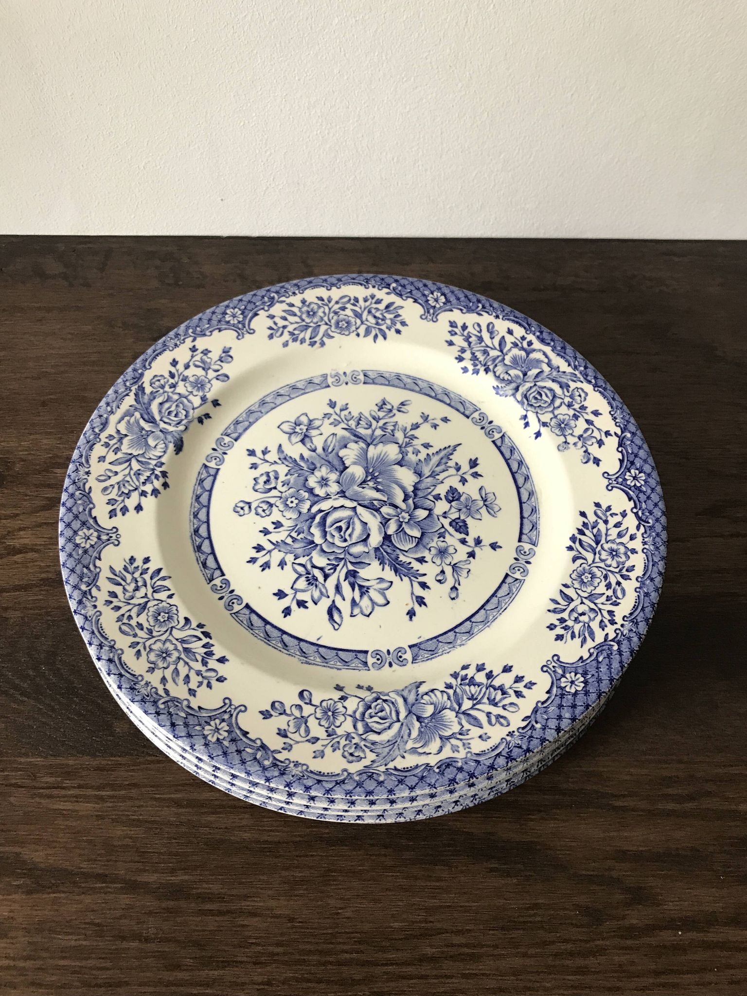 Set of 6 English flat plates, in ironstone ceramic, flower patterns