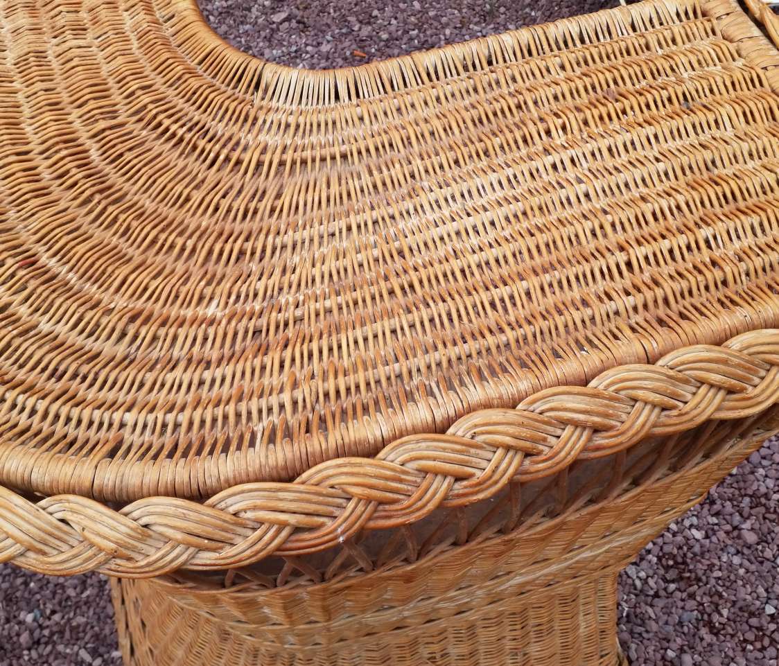 Rattan bar and 2 stools