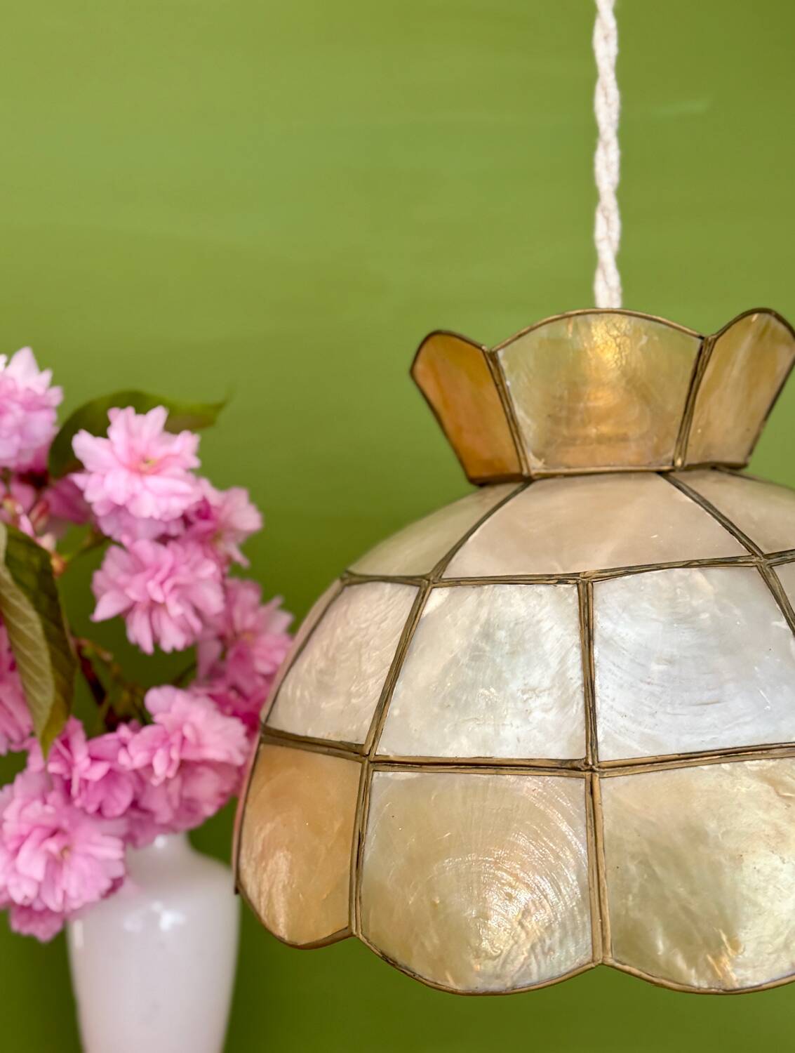 Vintage pearl pendant light