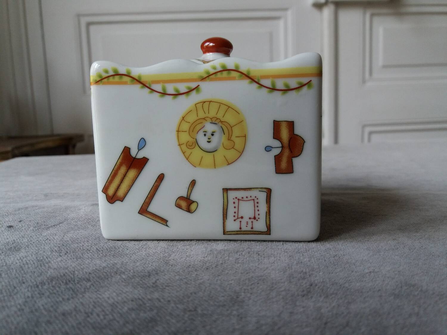 Porcelain inkwell with masonic motifs