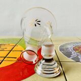 Ancienne carafe à liqueur en verre avec fleurs incrustées et dorures