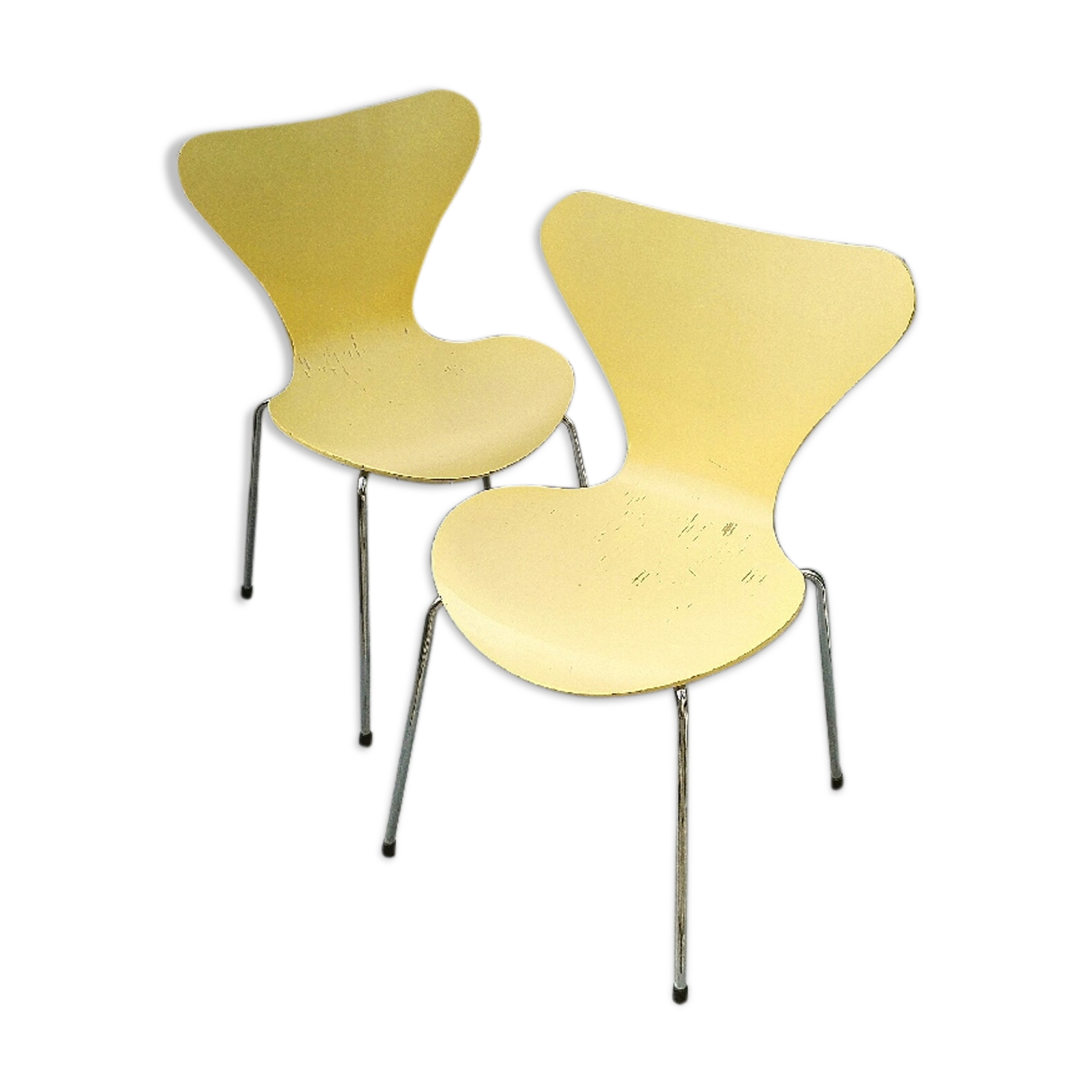 Pair of Arne Jacobsen chairs for Fritz Hansen design 2001