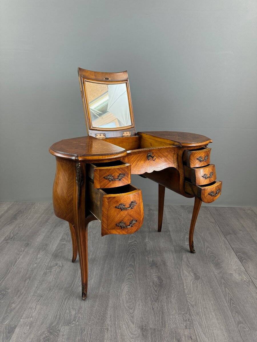 Coiffeuse de style Louis XV marquetée, XXe siècle