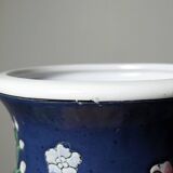 Large baluster vase in Chinese porcelain with vintage floral decoration from the 1970s-80s.