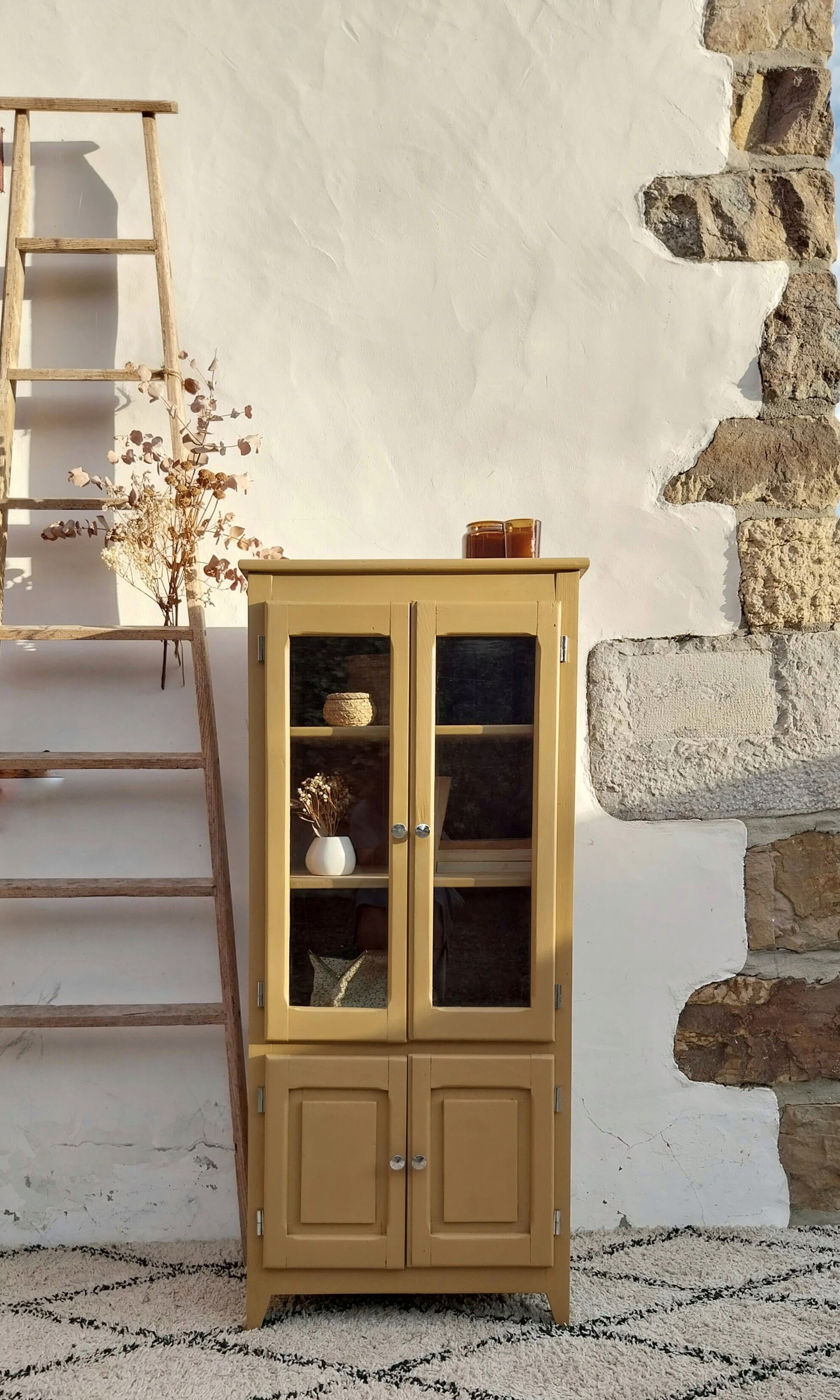 Vintage showcase cabinet