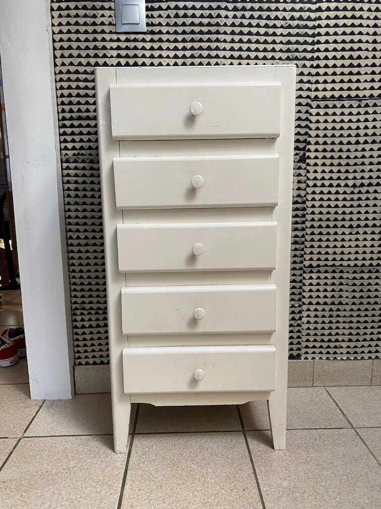 Parisian dresser