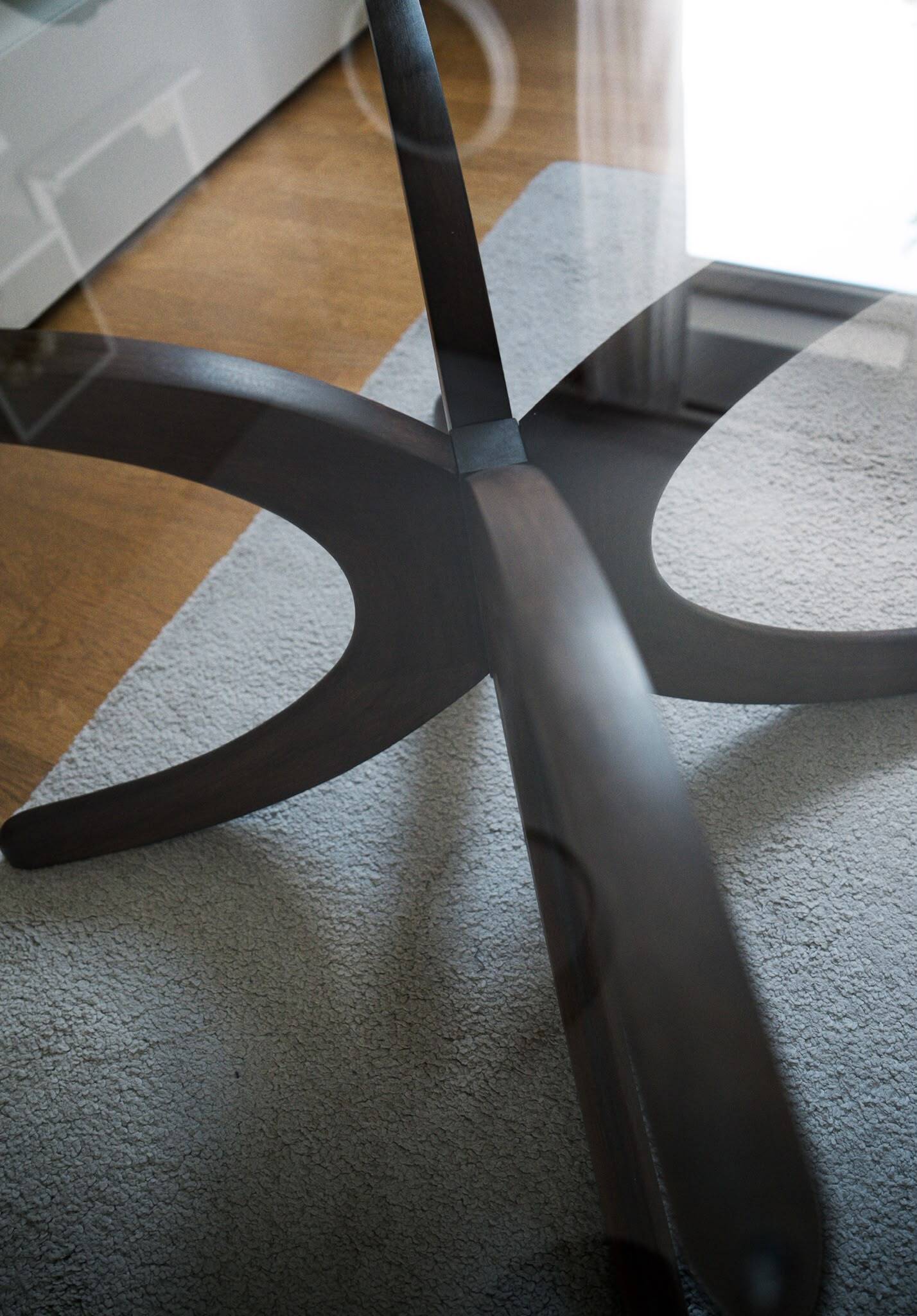 Table basse en verre et en bois