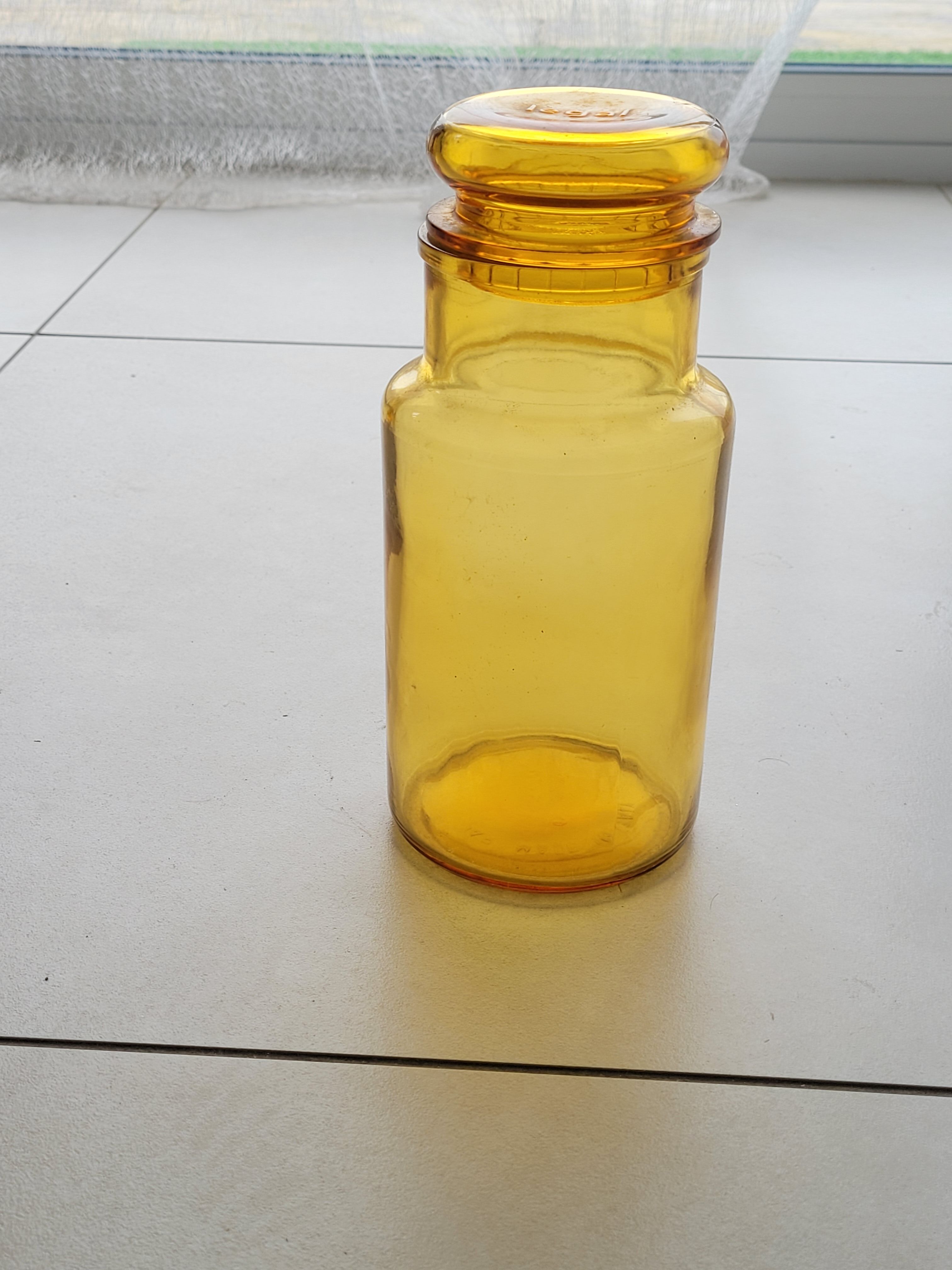 Pot of legal apothecary