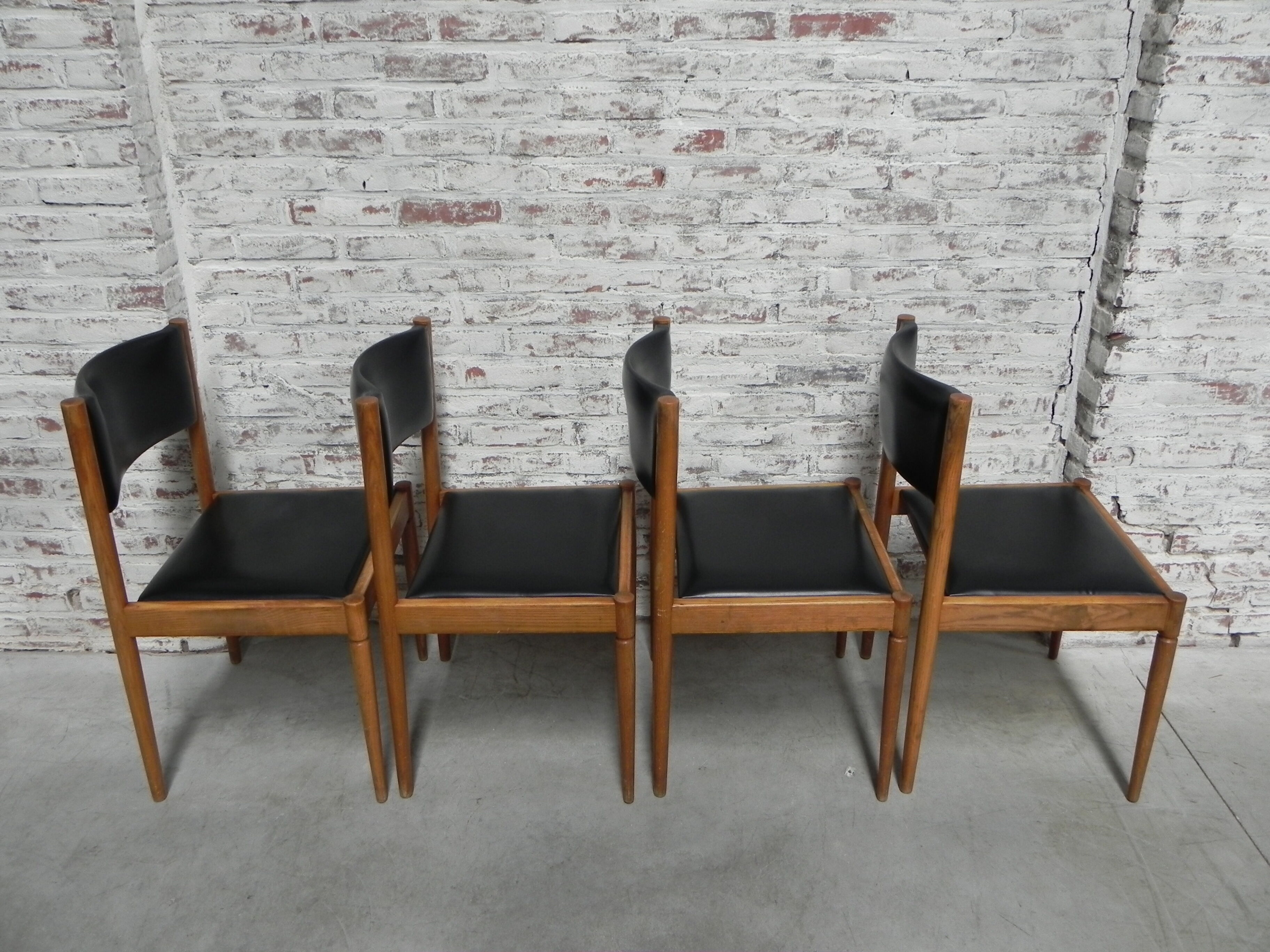4 vintage chairs upholstered with skai