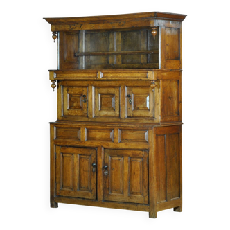 Oak tridarn cabinet, circa 1710