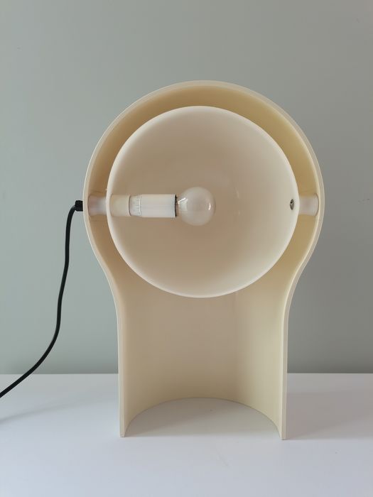 Italian table lamp "Telegono" by Vico Magistretti for Artemide
