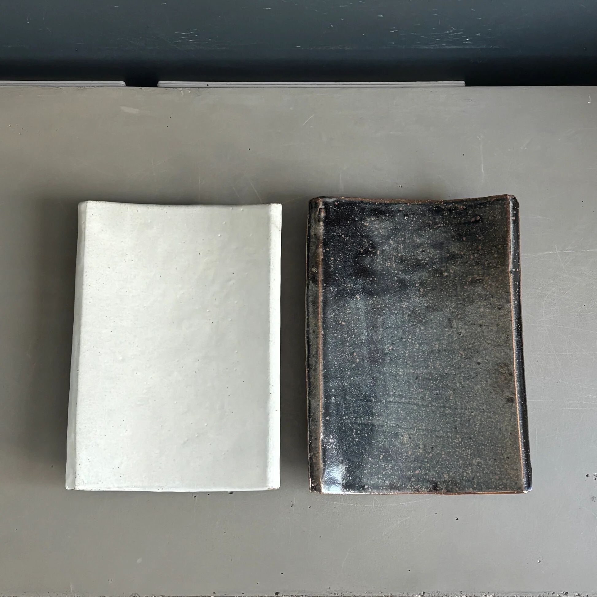 Pair of handmade ceramic sushi plates - Wabi-sabi
