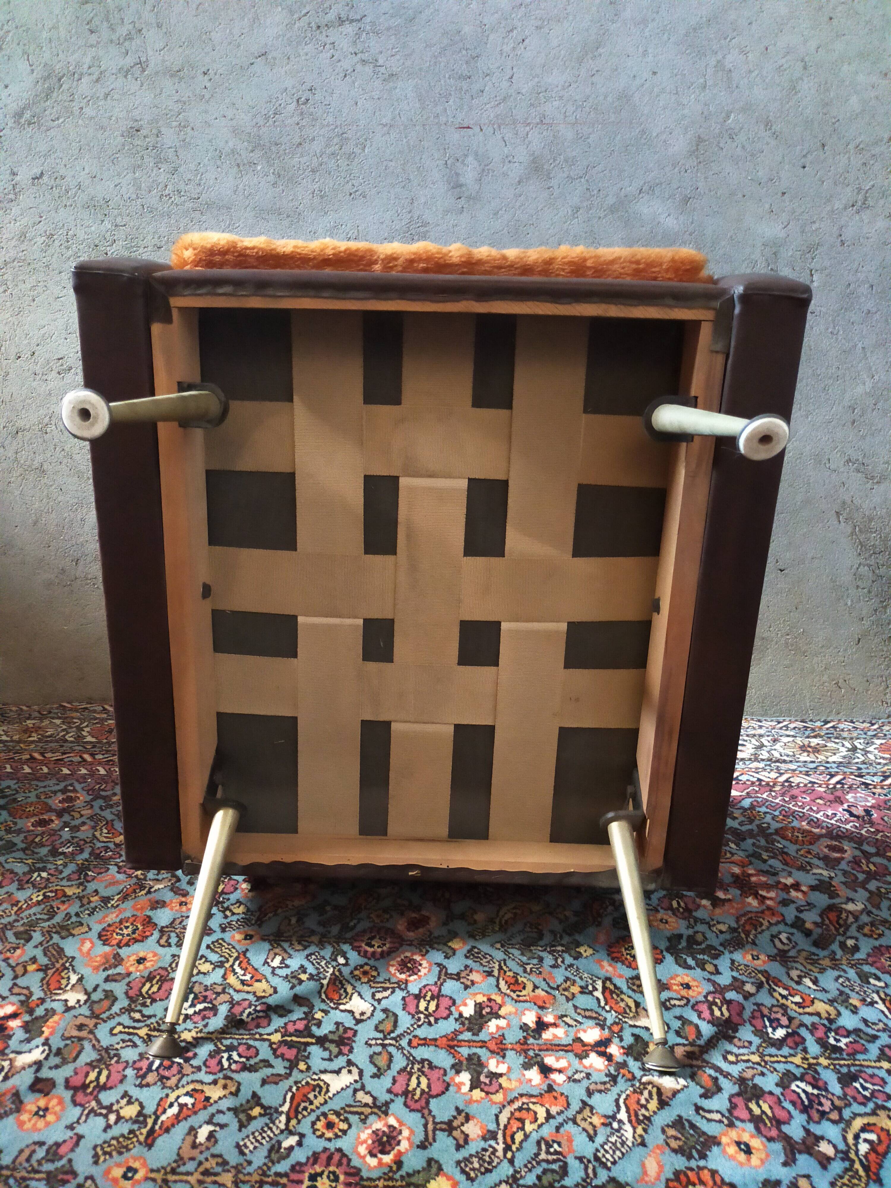 Vintage armchair in skaï