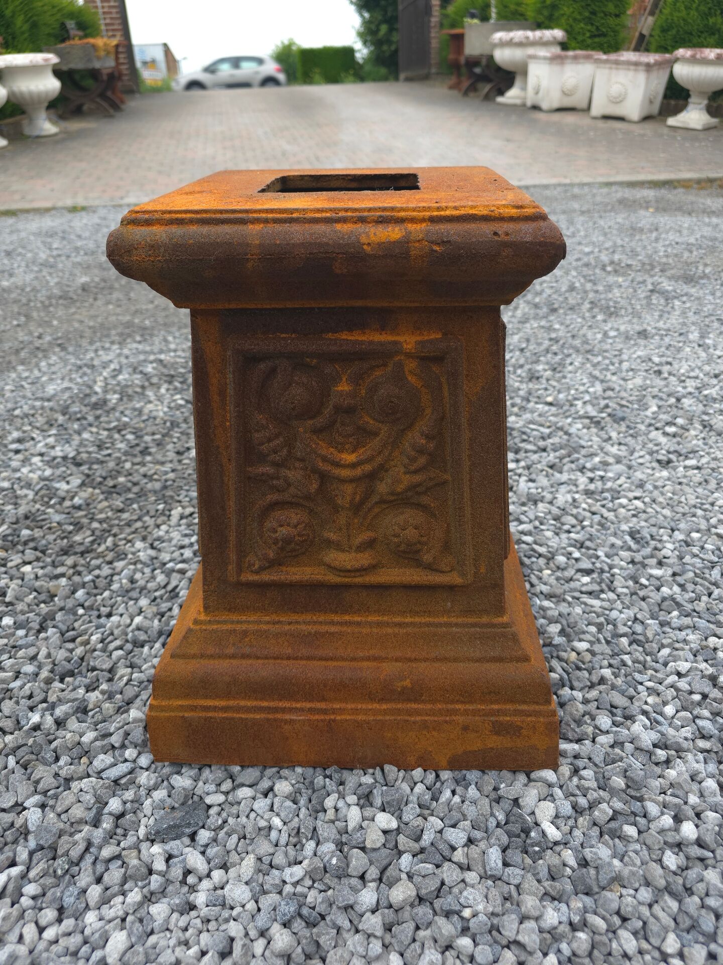 Cast iron base for statue or Medici.