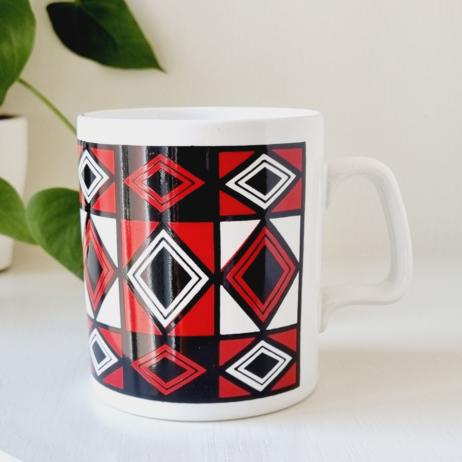 6 mugs Staffordshire Potterie England