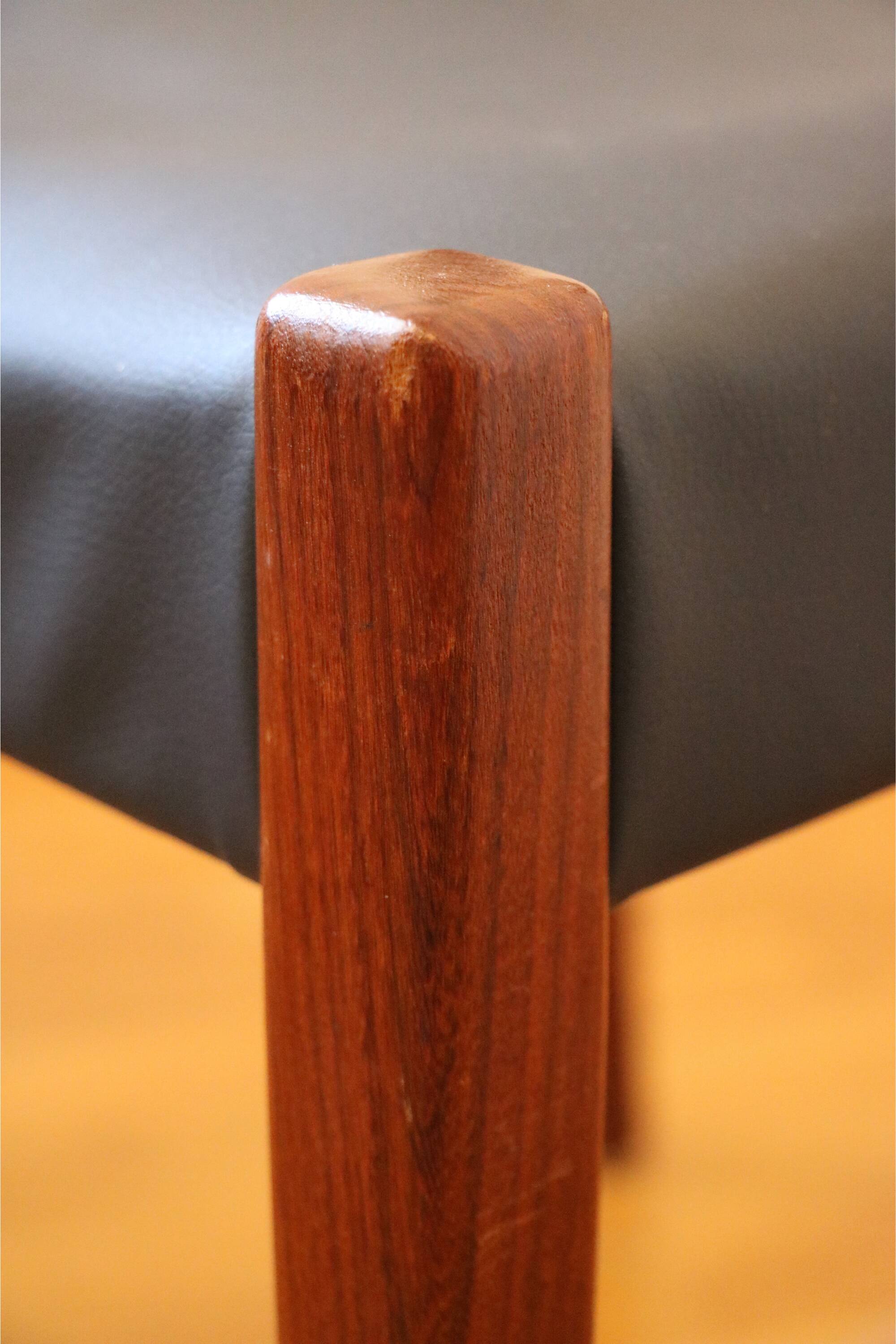 4 Scandinavian chairs in wood and faux leather, 1970.