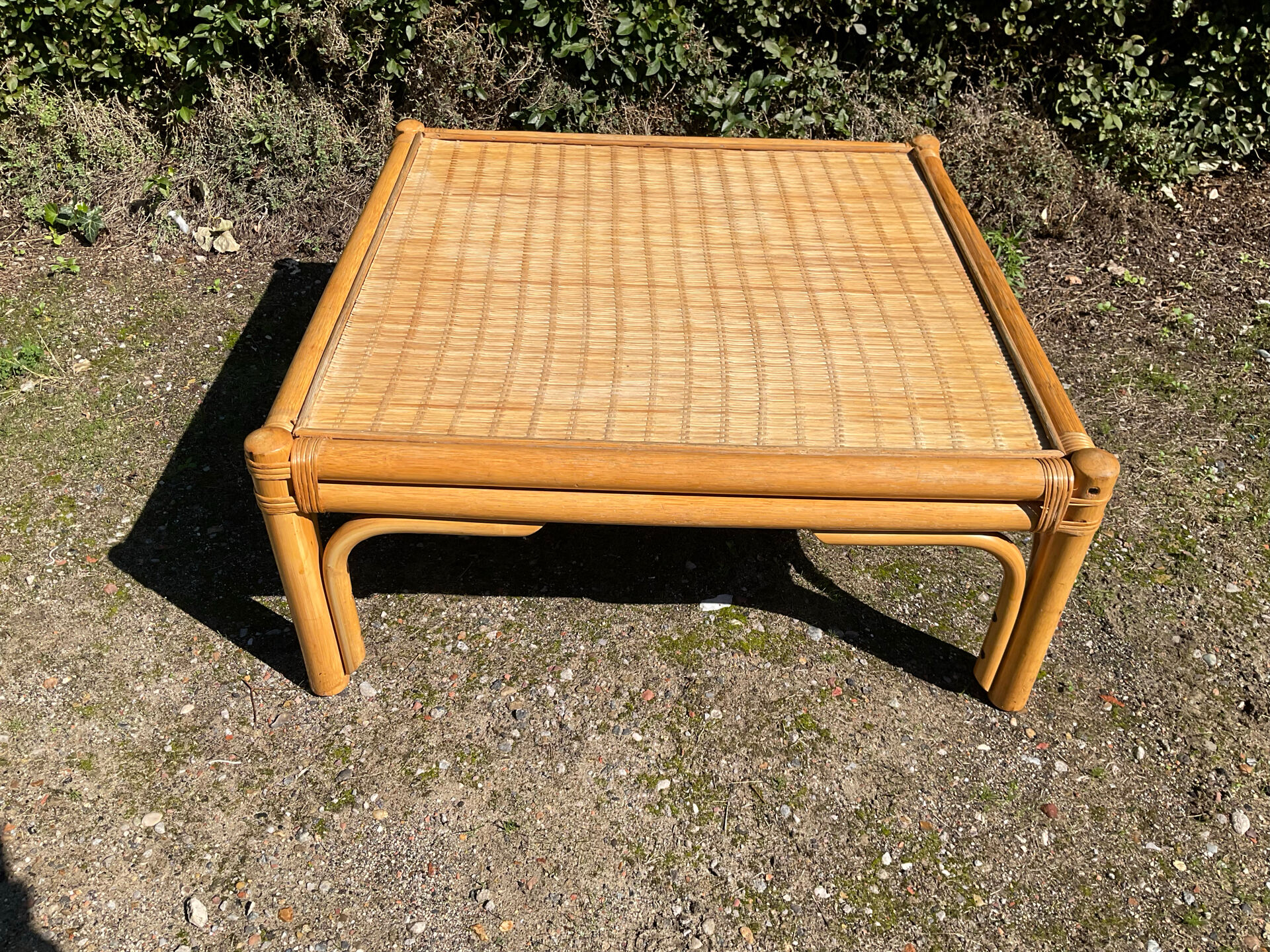 Table basse carrée en bois et rotin, années 70