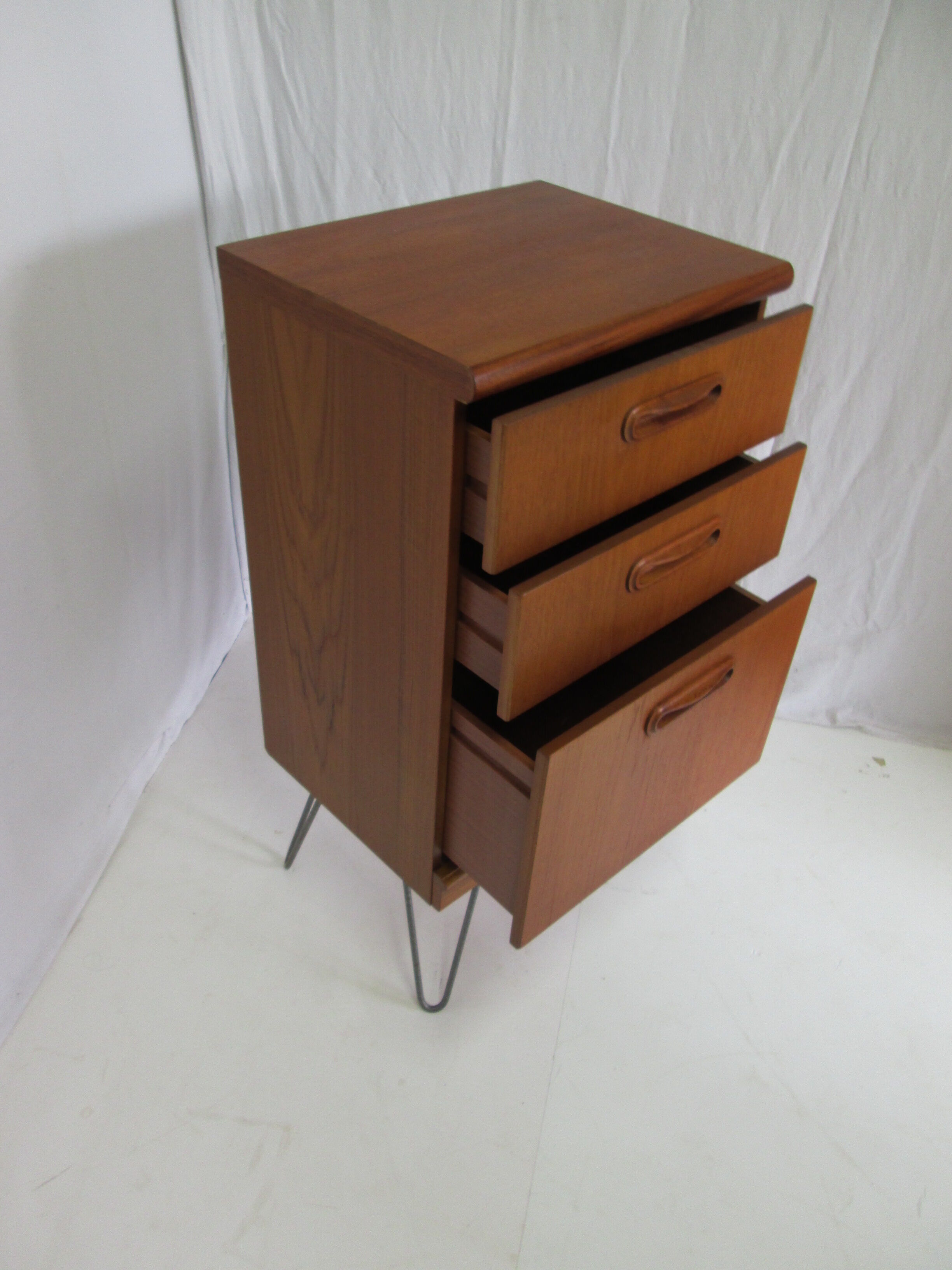 Vintage chest of drawers