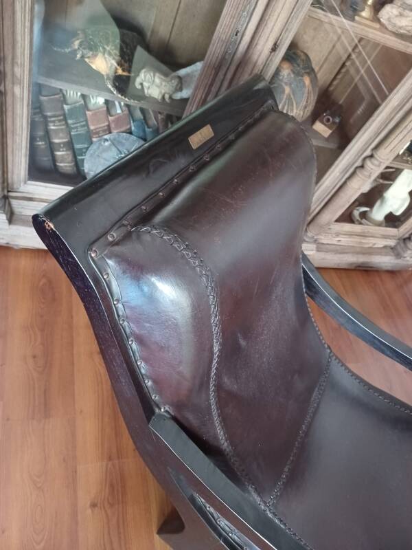 Superb antique chaise longue lounge chair in a colonial style