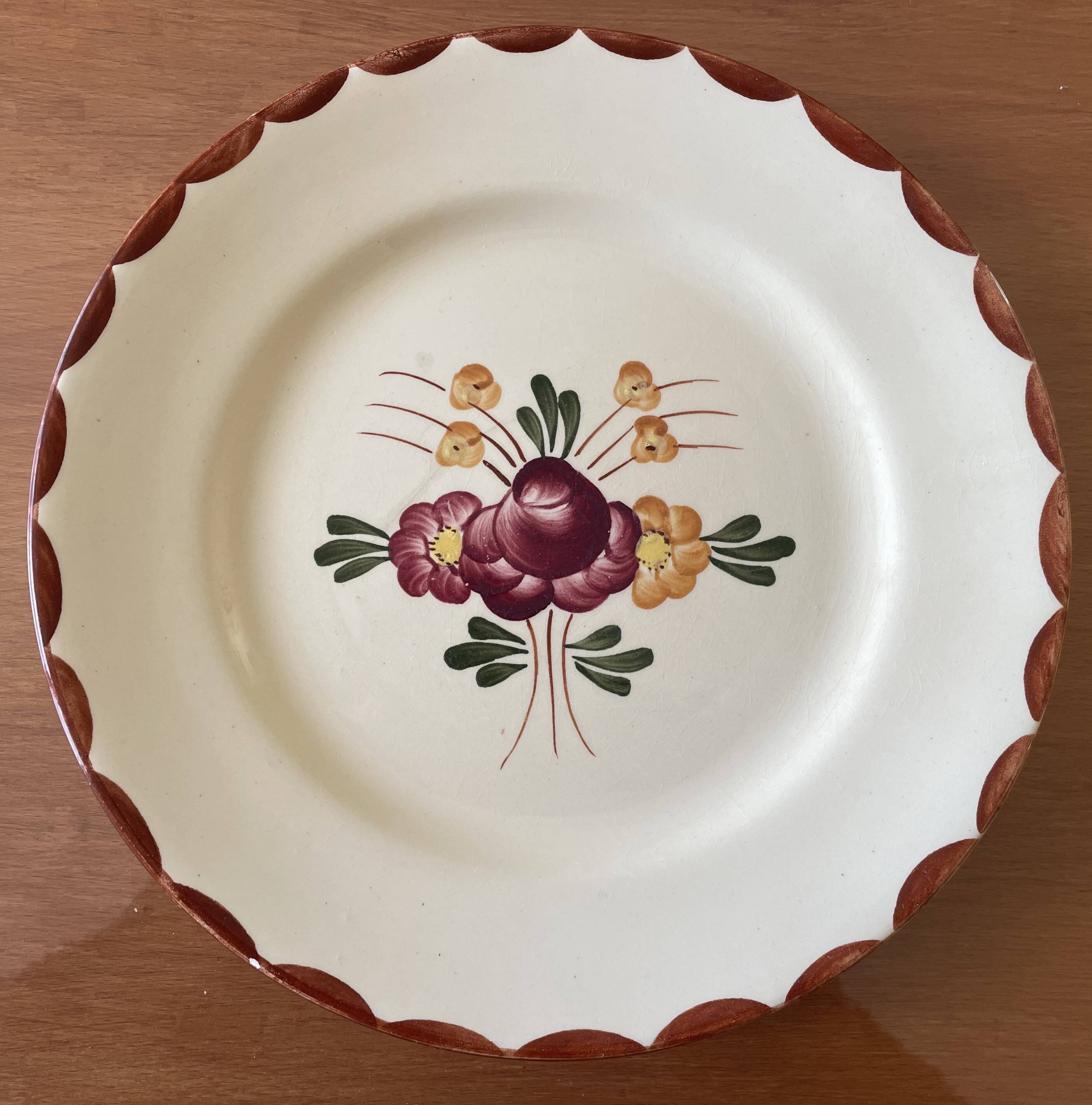 6 assiettes plates anciennes en faïence de Longchamp