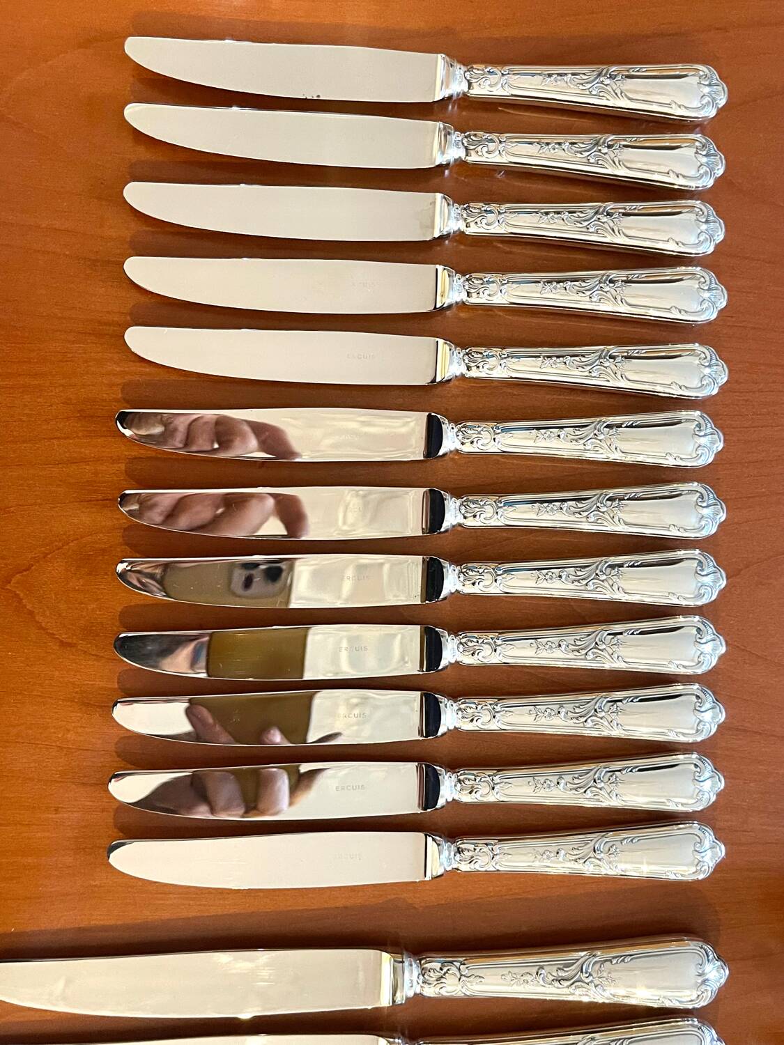 Ercuis cutlery set, 124 pieces, Louis XV style, in near-new condition.
