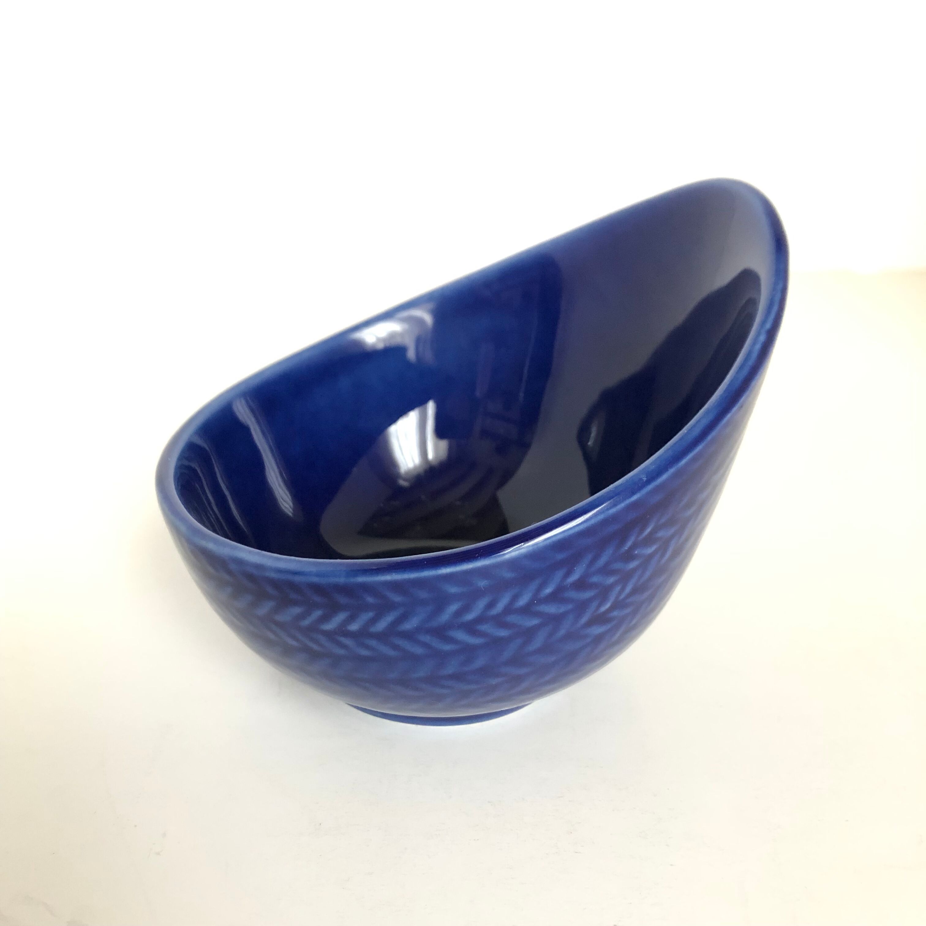 Cups, saucers, coffee maker by Herta Bengtsson Blå eld, Blue fire Rörstrand Sweden 1951-1971