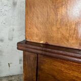 Wooden lady's desk says "happiness of the day"