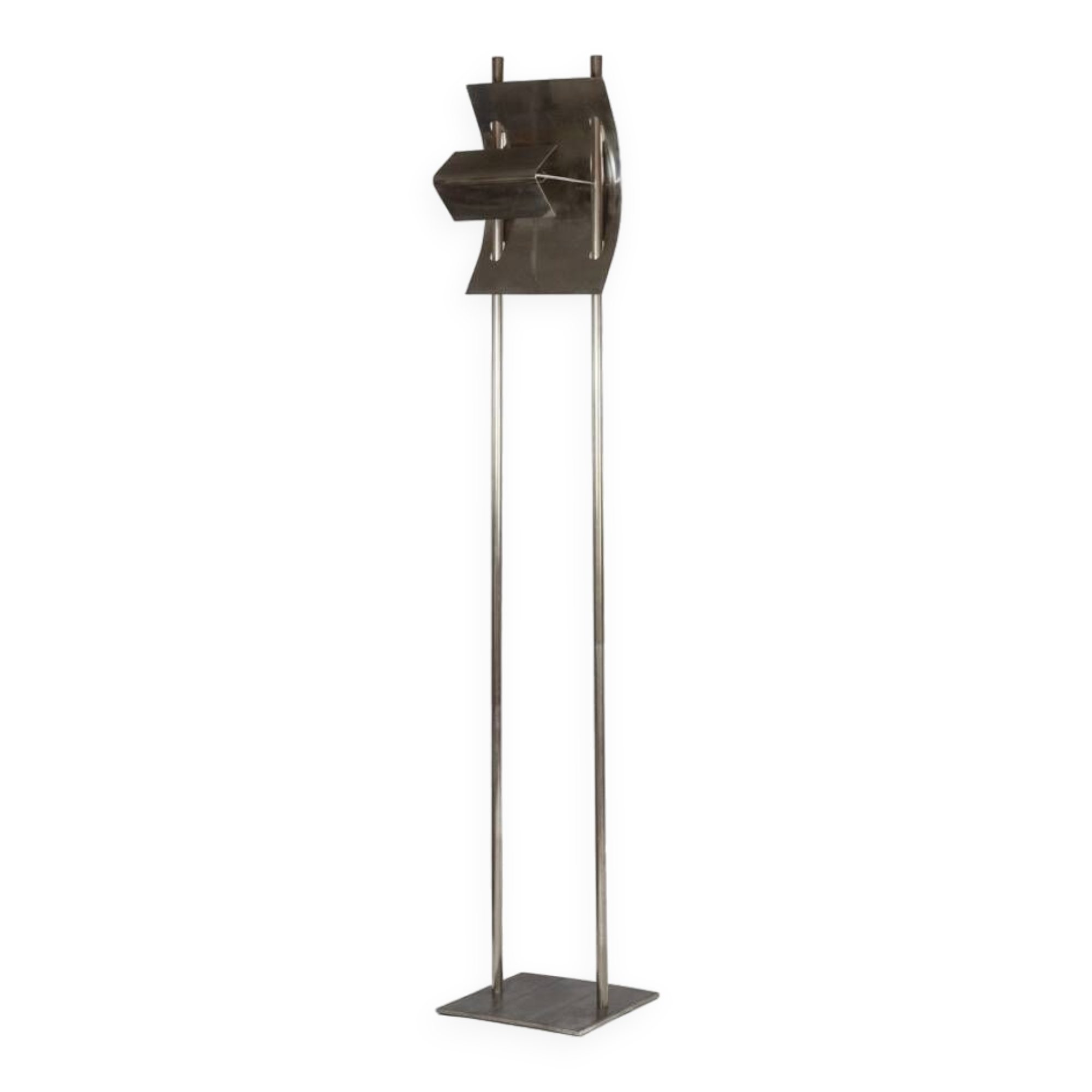 Geometric floor lamp in silver metal. 1980s.