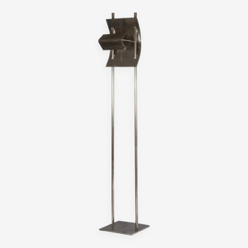 Geometric floor lamp in silver metal. 1980s.